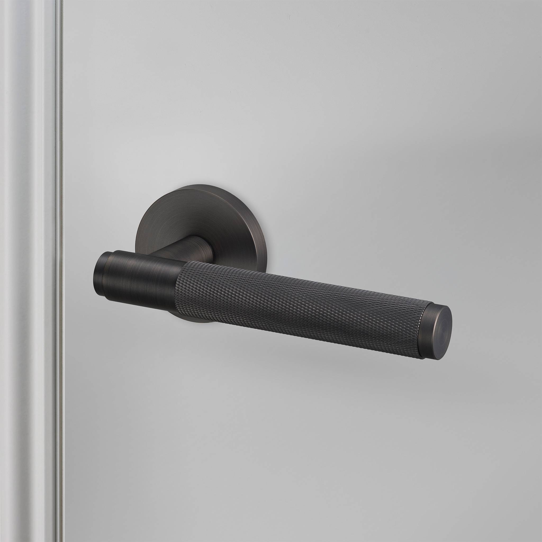 buster + punch cross | deurkruk op rozet (swe) | smoked bronze