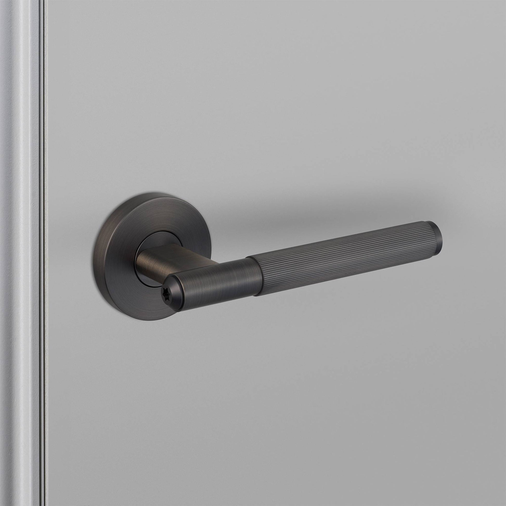 buster + punch linear | deurkruk op rozet (swe) | smoked bronze