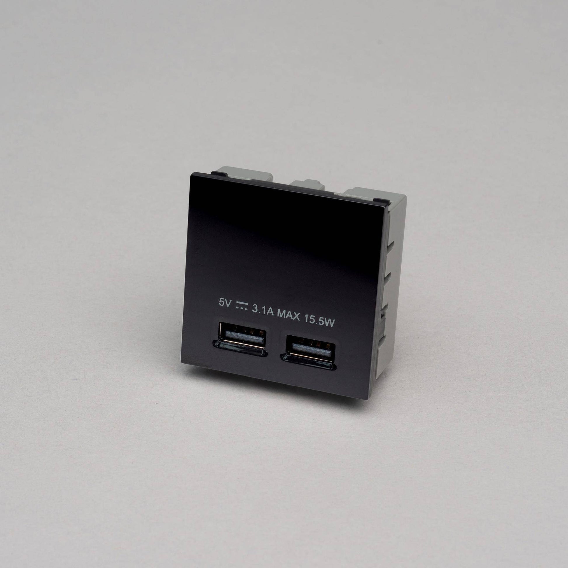 Buster + Punch | Stopcontact USB-module A+A (50 mm) | Zwart