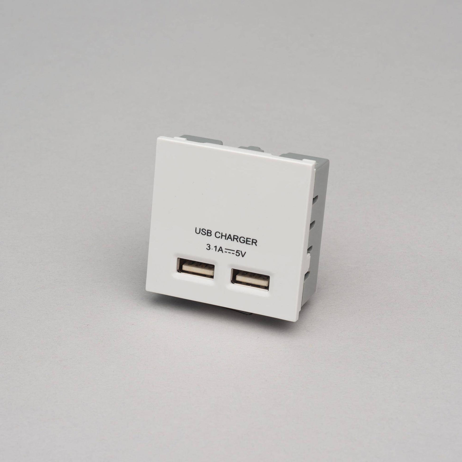 Buster + Punch | Stopcontact USB-module A+A (50 mm) | Wit
