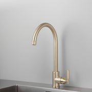 buster + punch | keukenkraan mixer cross | goud