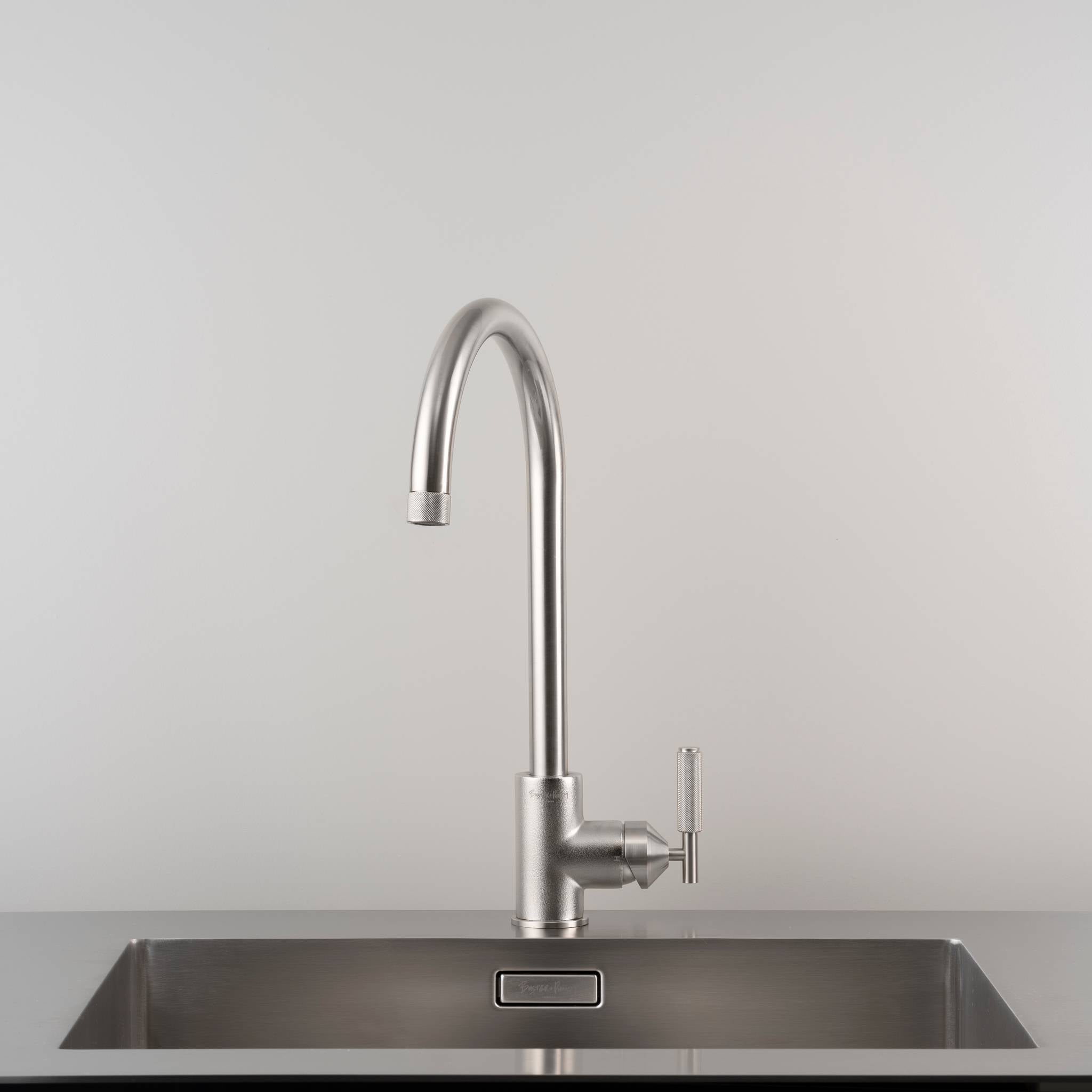 buster + punch | keukenkraan mixer cross | steel