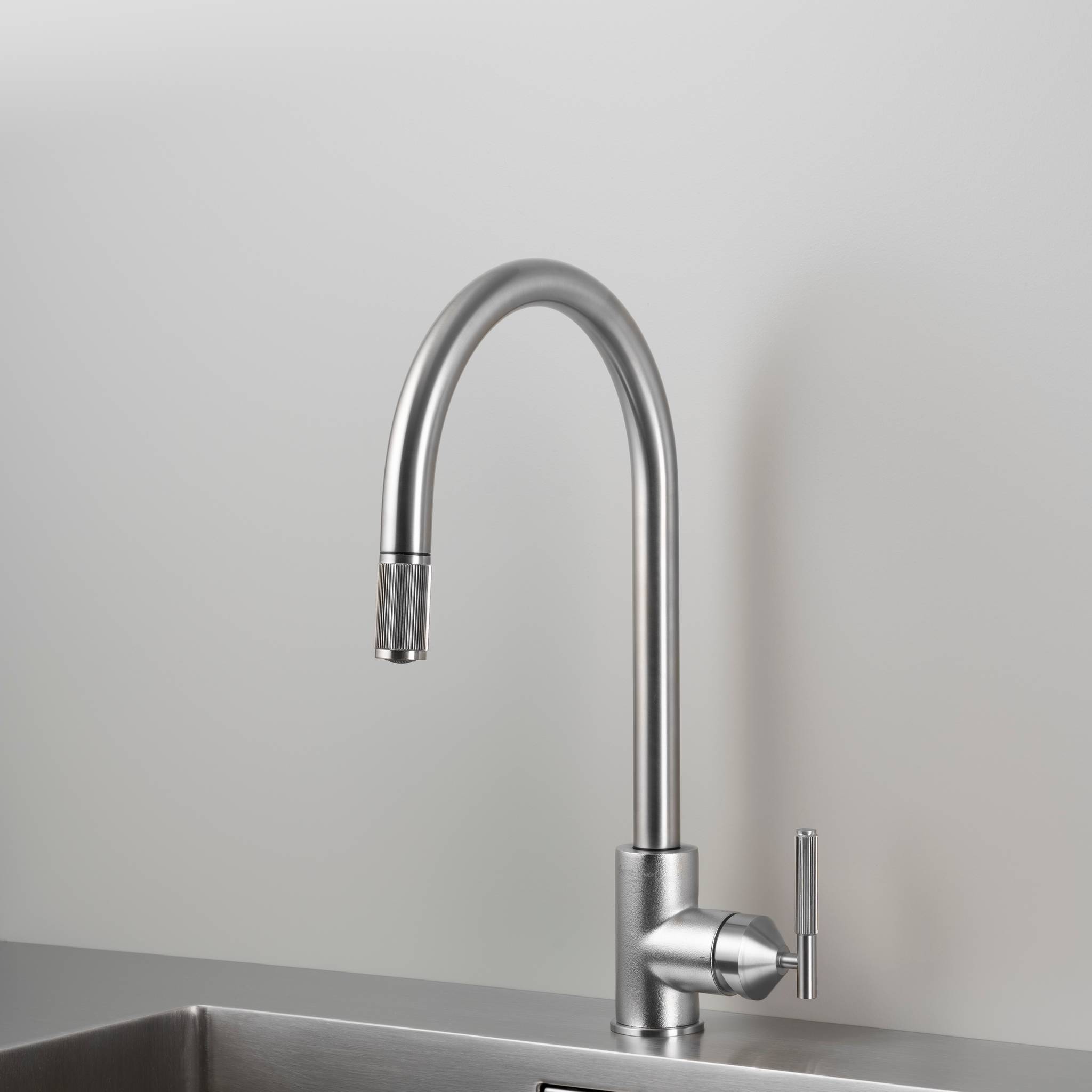 buster + punch | keukenkraan pull-out mixer linear | steel