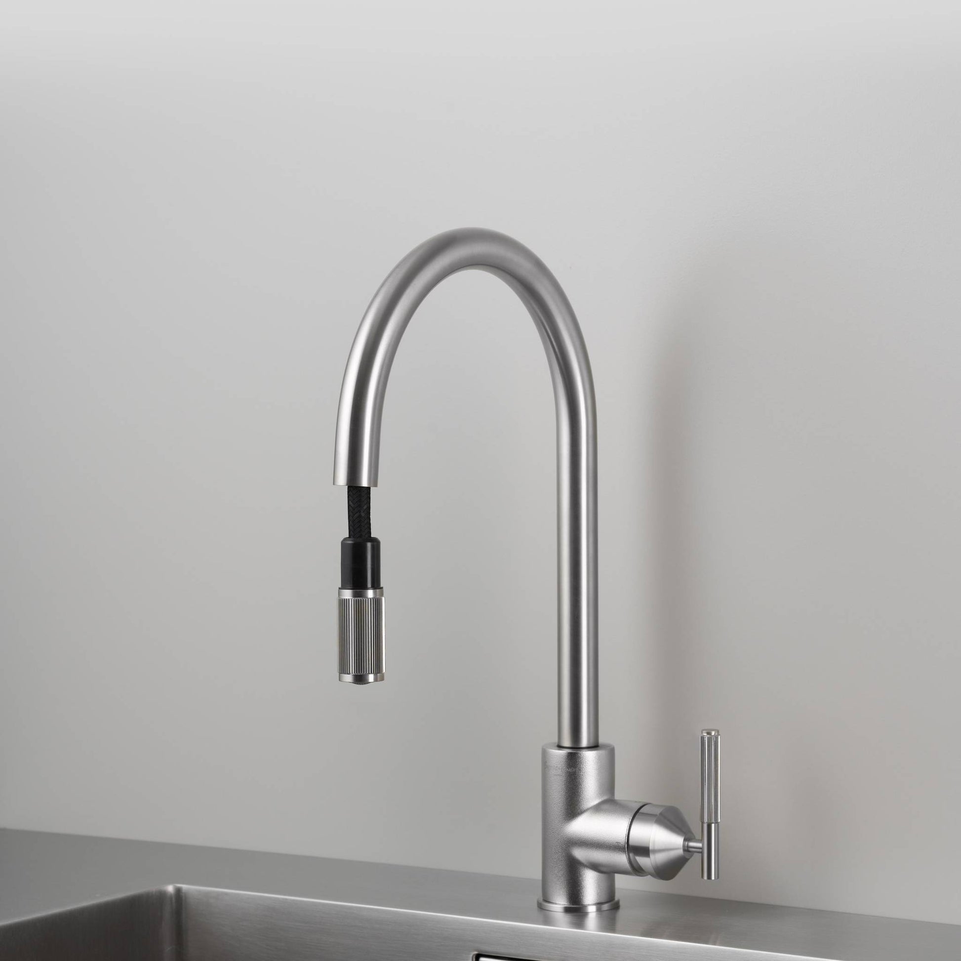 buster + punch | keukenkraan pull-out mixer linear | steel