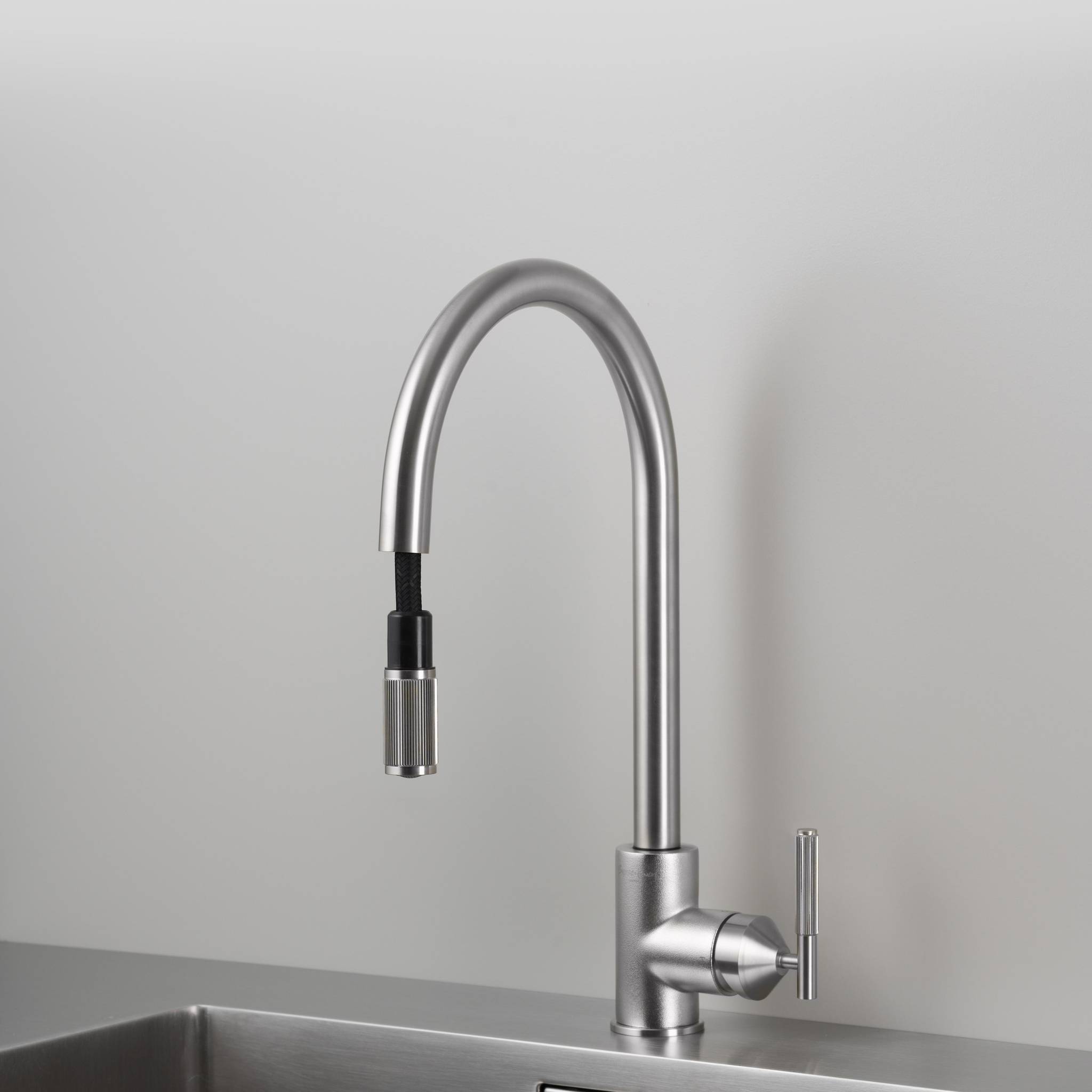buster + punch | keukenkraan pull-out mixer linear | steel