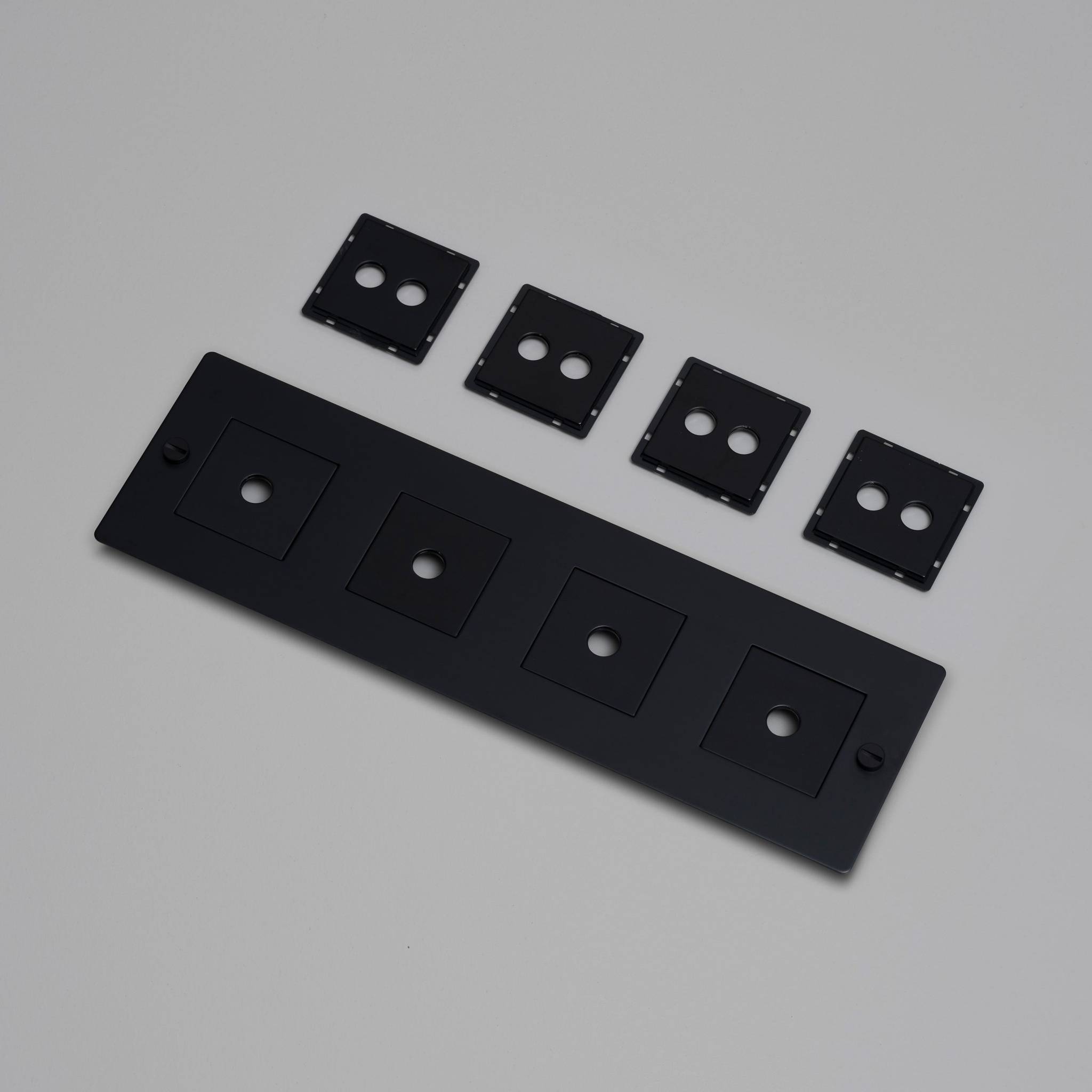 buster + punch | afdekplaat 4-voudig horizontaal | met infills, zonder logo