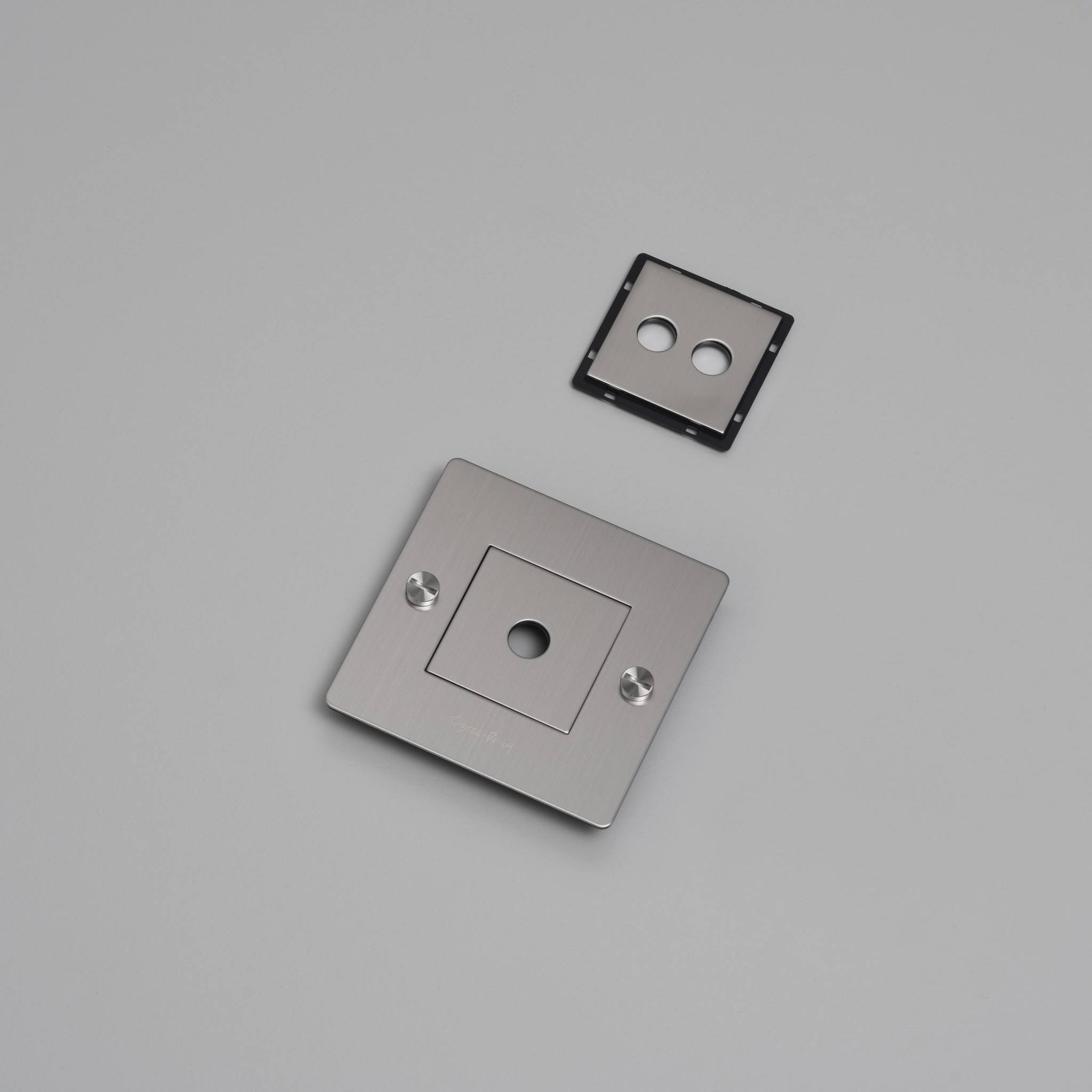 buster + punch | afdekplaat 1-voudig horizontaal | met infills, met logo