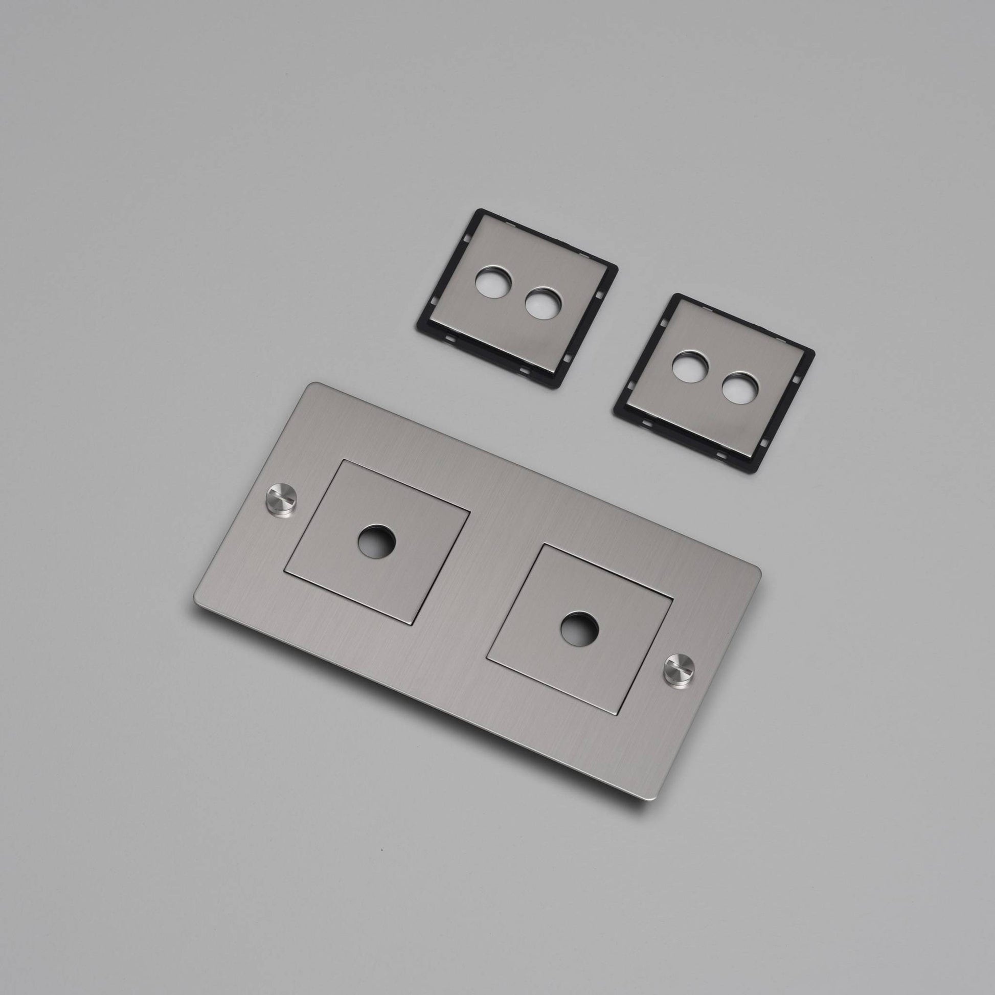 buster + punch | afdekplaat 2-voudig horizontaal | met infills, zonder logo