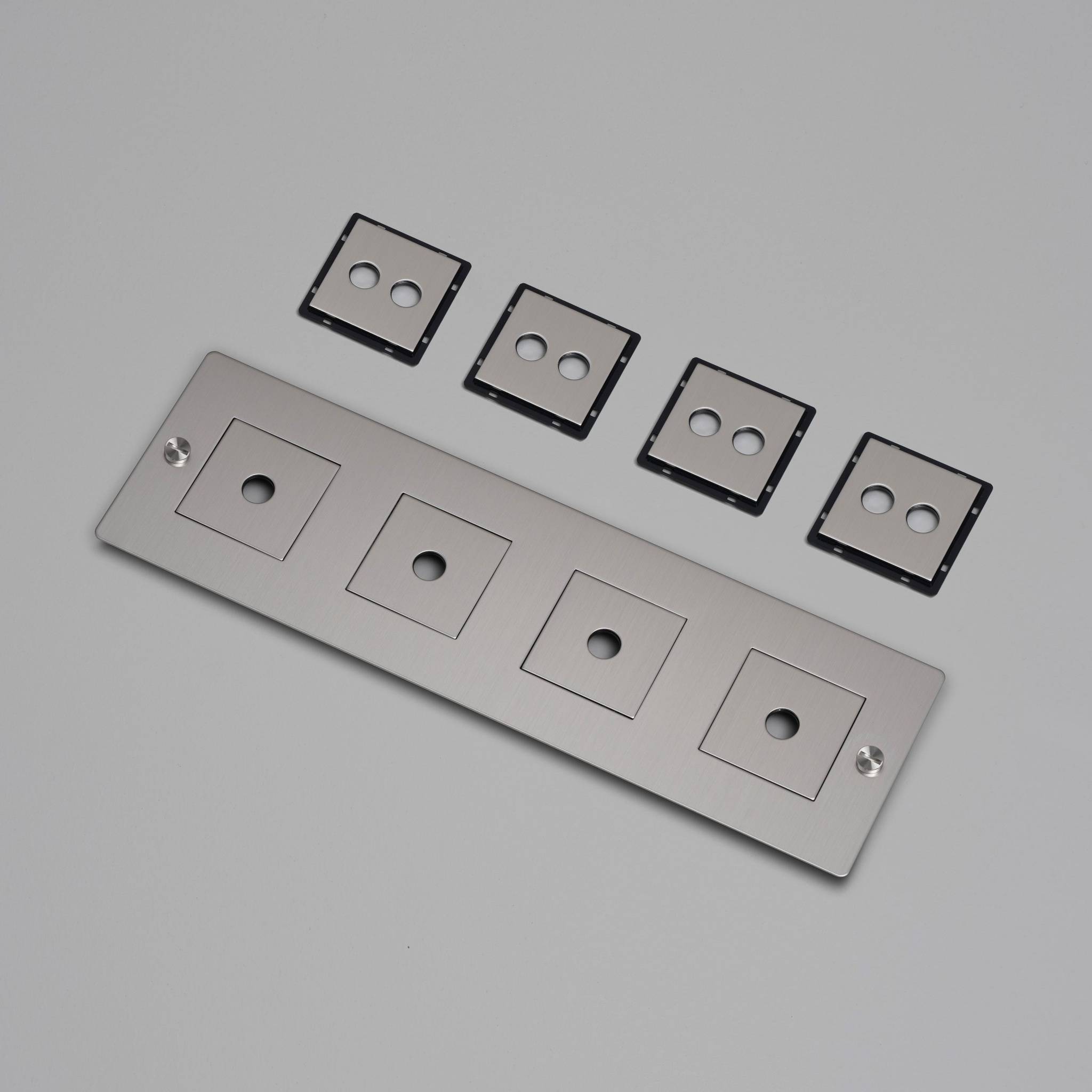buster + punch | afdekplaat 4-voudig horizontaal | met infills, zonder logo