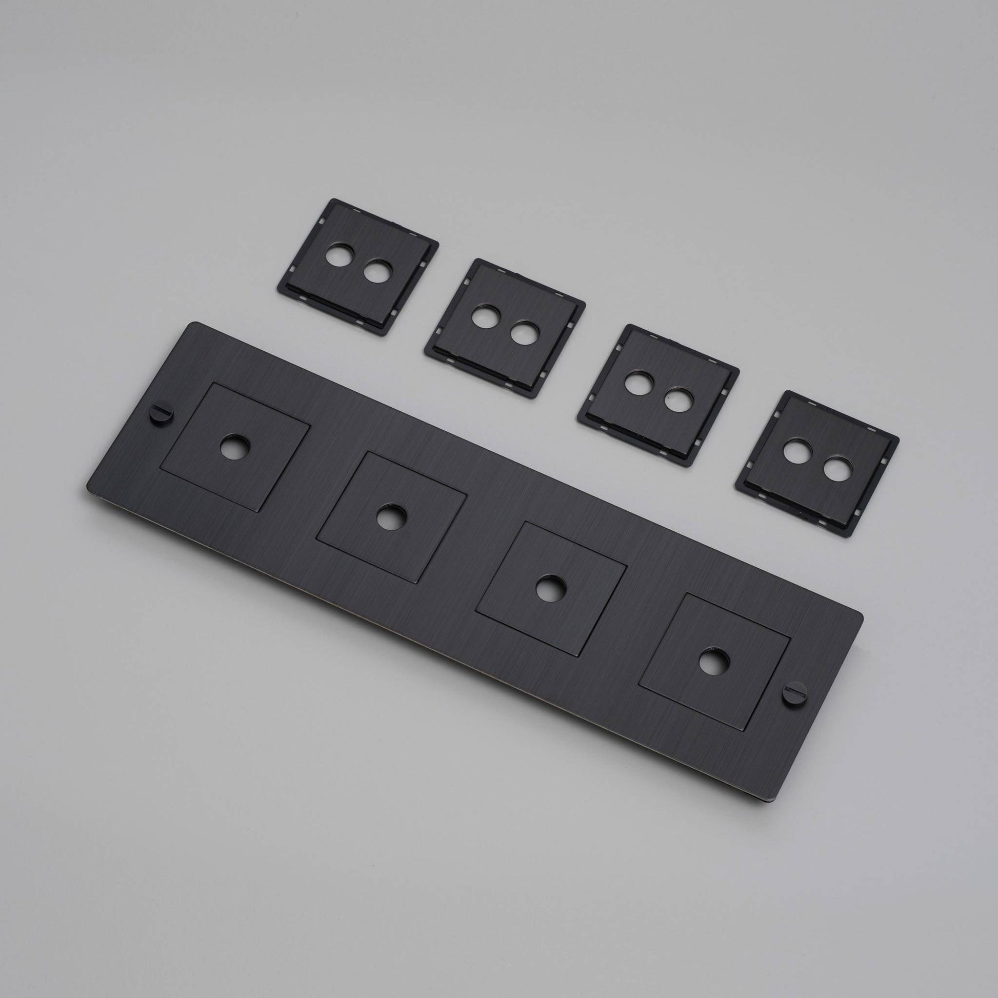buster + punch | afdekplaat 4-voudig horizontaal | met infills, zonder logo