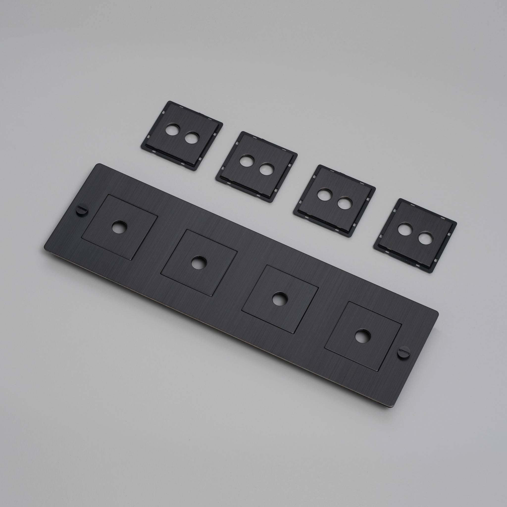 buster + punch | afdekplaat 4-voudig horizontaal | met infills, zonder logo