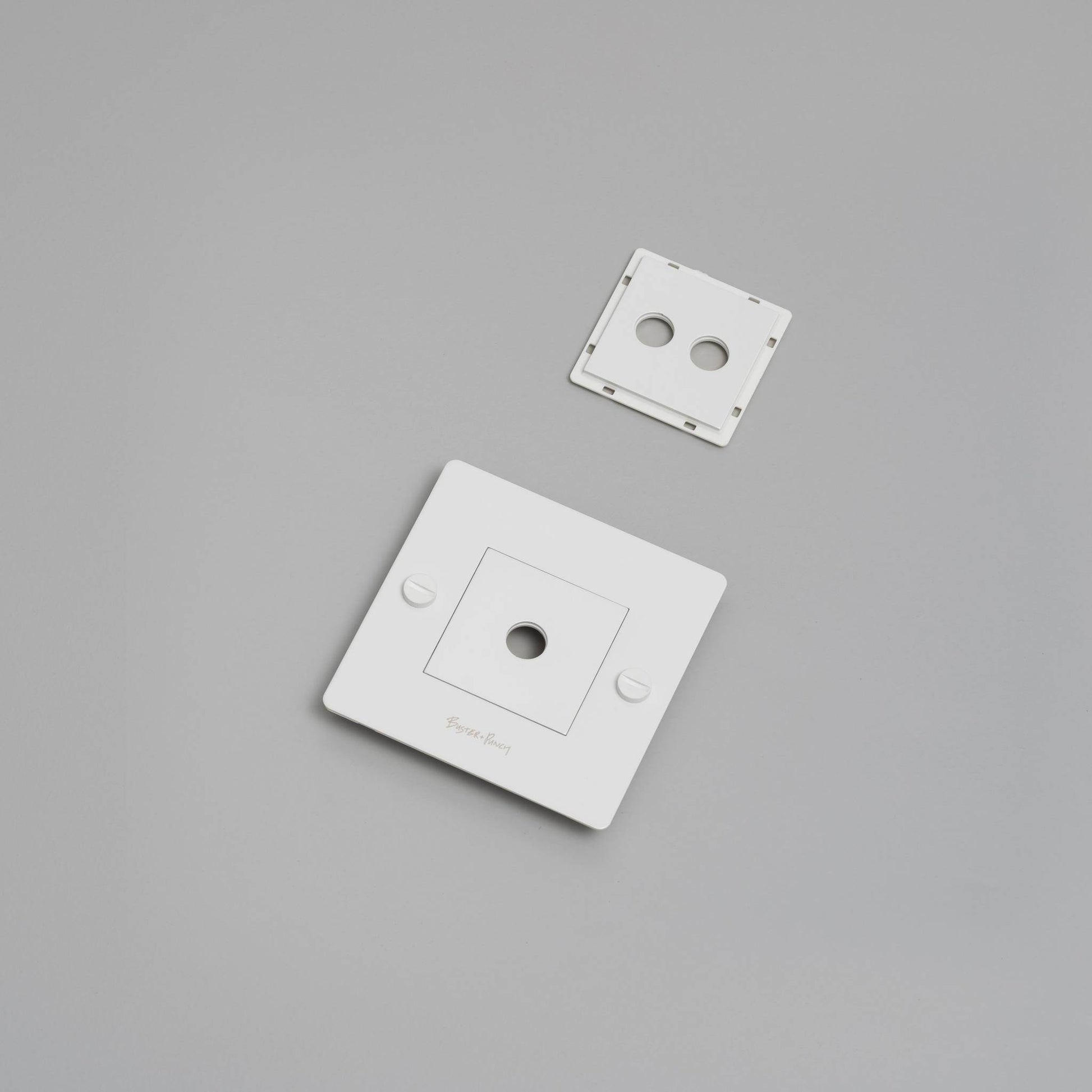 buster + punch | afdekplaat 1-voudig horizontaal | met infills, met logo