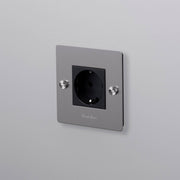 Buster + Punch | Stopcontact 1-voudig Schuko (kruis, met logo) | Zilver