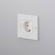 Buster + Punch | Stopcontact 1-voudig Schuko (kruis, met logo) | Wit
