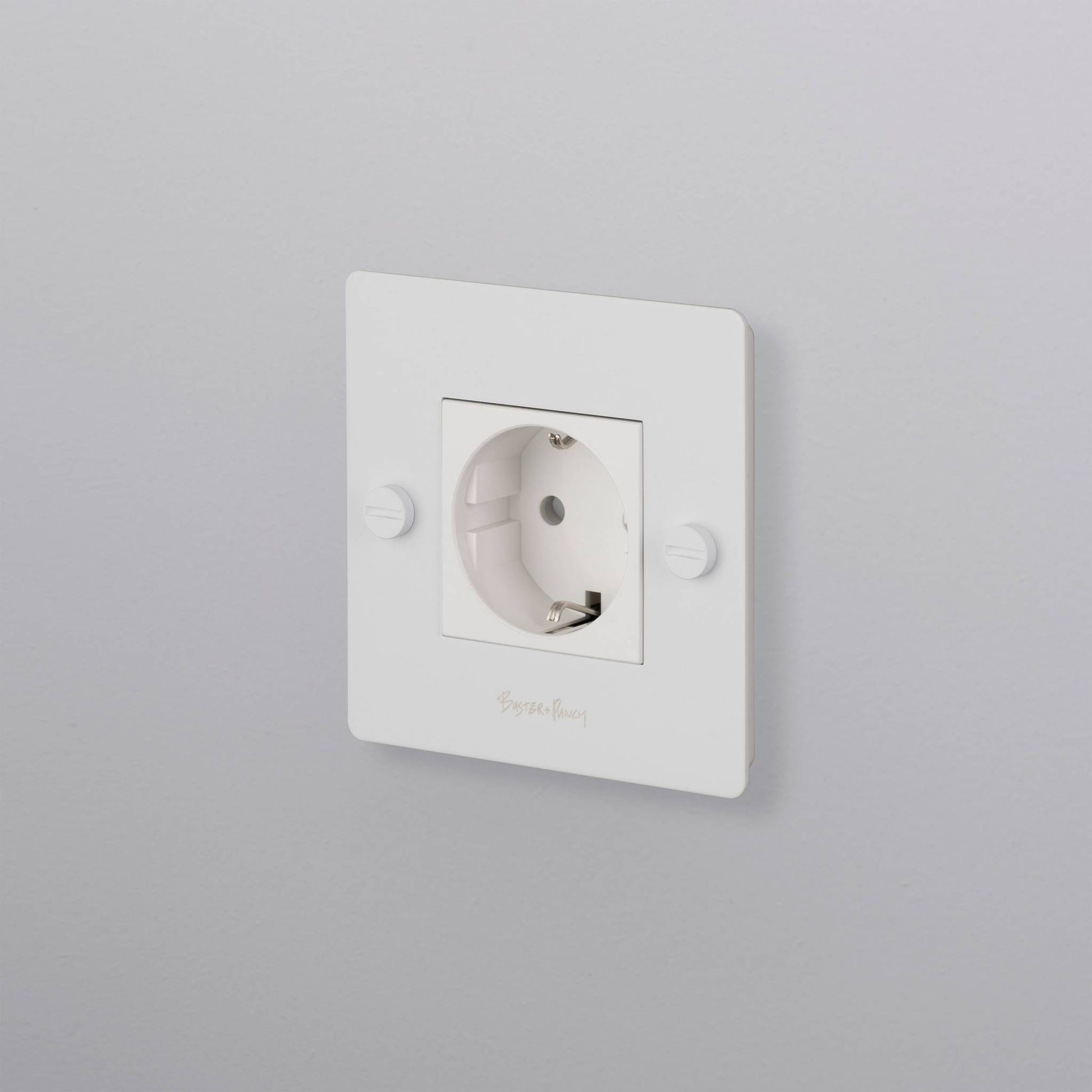 Buster + Punch | Stopcontact 1-voudig Schuko (kruis, met logo) | Wit