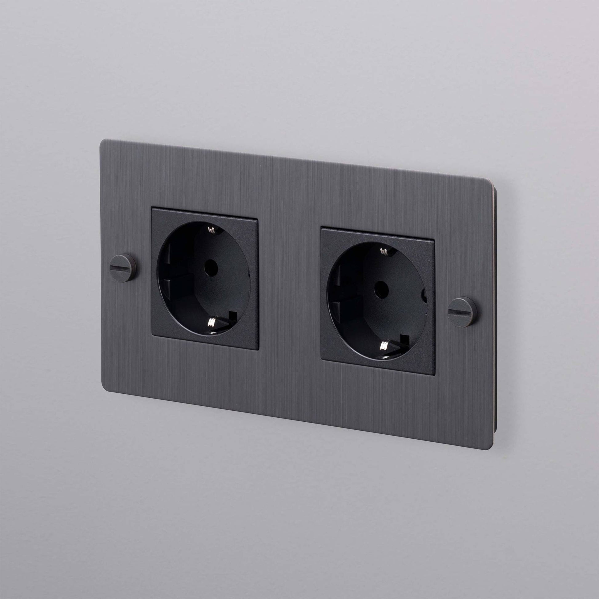 Buster + Punch | Stopcontact 2-voudig Schuko (zonder logo) | Brons