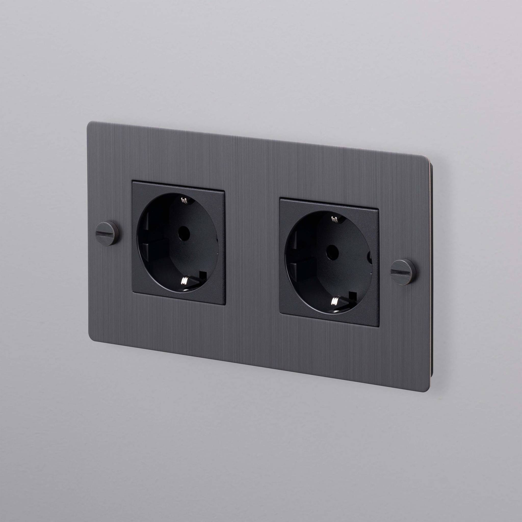 Buster + Punch | Stopcontact 2-voudig Schuko (zonder logo) | Brons