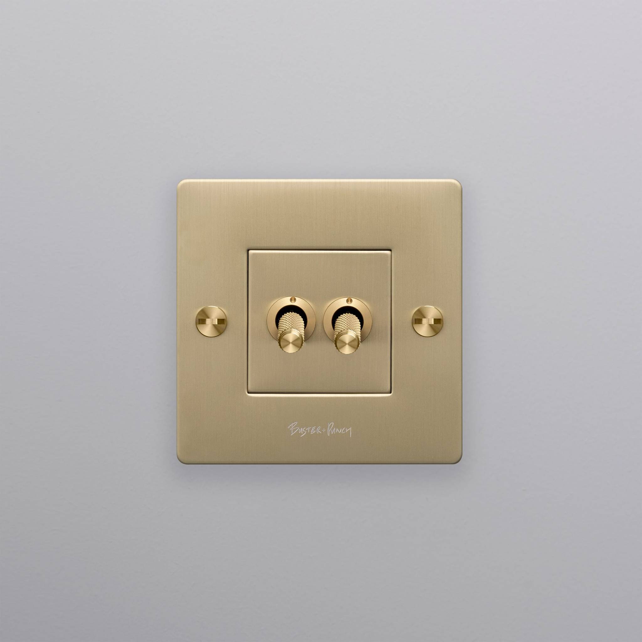 buster + punch | lichtschakelaar 1-voudig dubbele tuimelschakelaar (met logo) | goud zijaanzicht