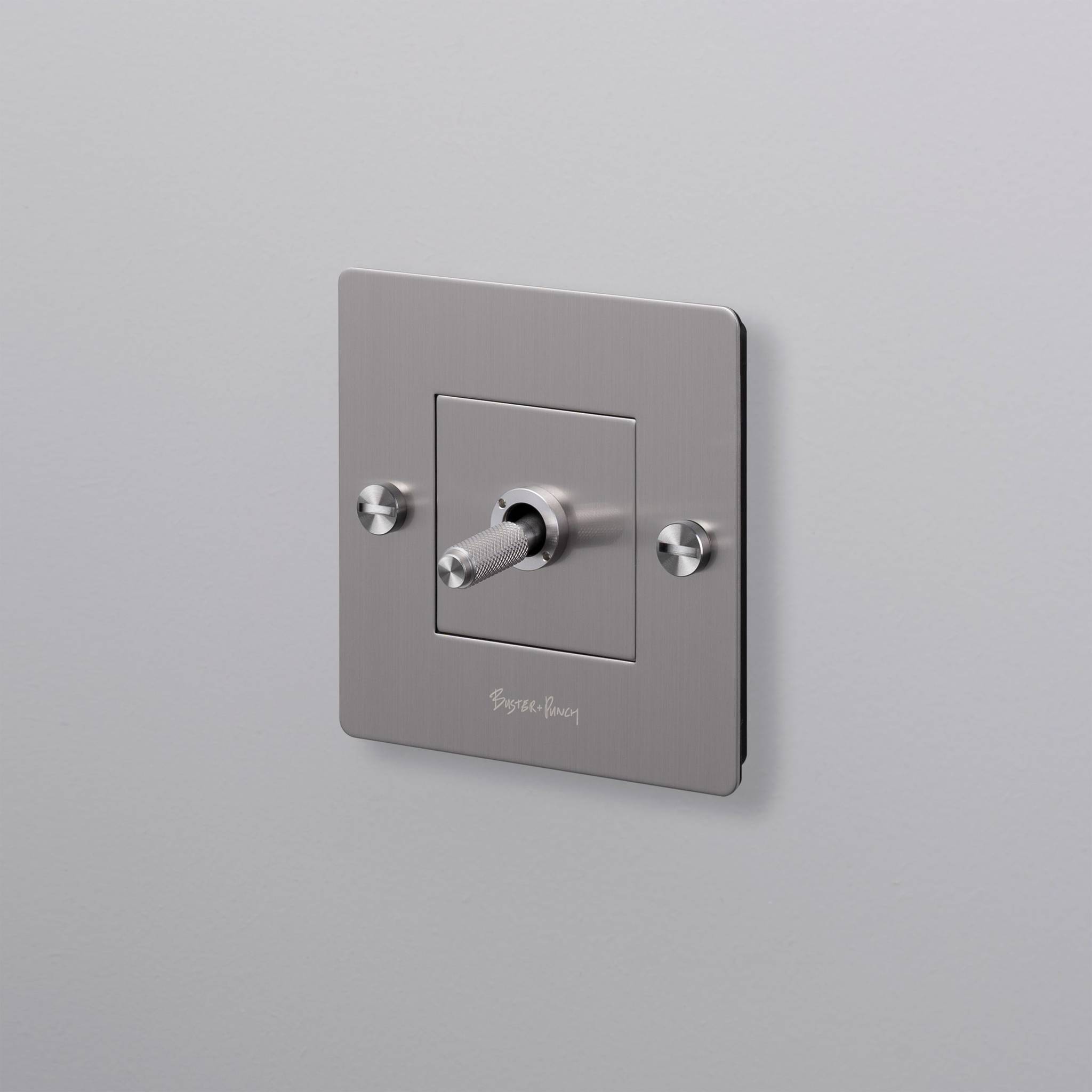 buster + punch | lichtschakelaar 1-voudige tuimelschakelaar cross (met logo) | steel