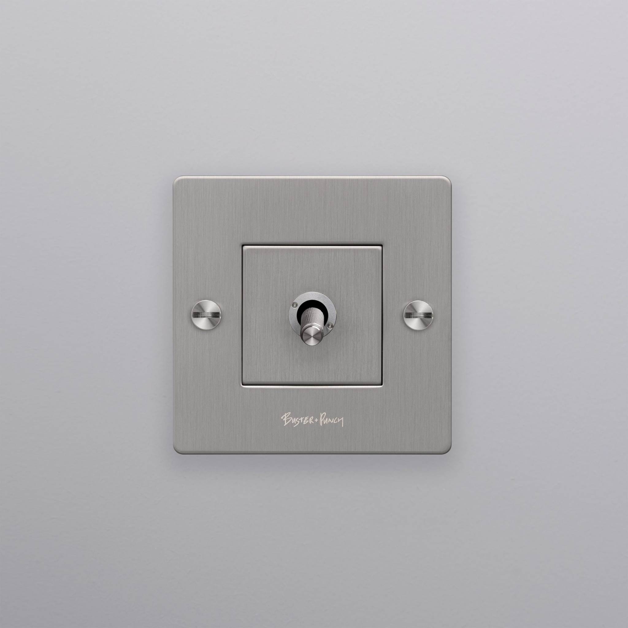 buster + punch | lichtschakelaar 1-voudige tuimelschakelaar cross (met logo) | steel zijaanzicht