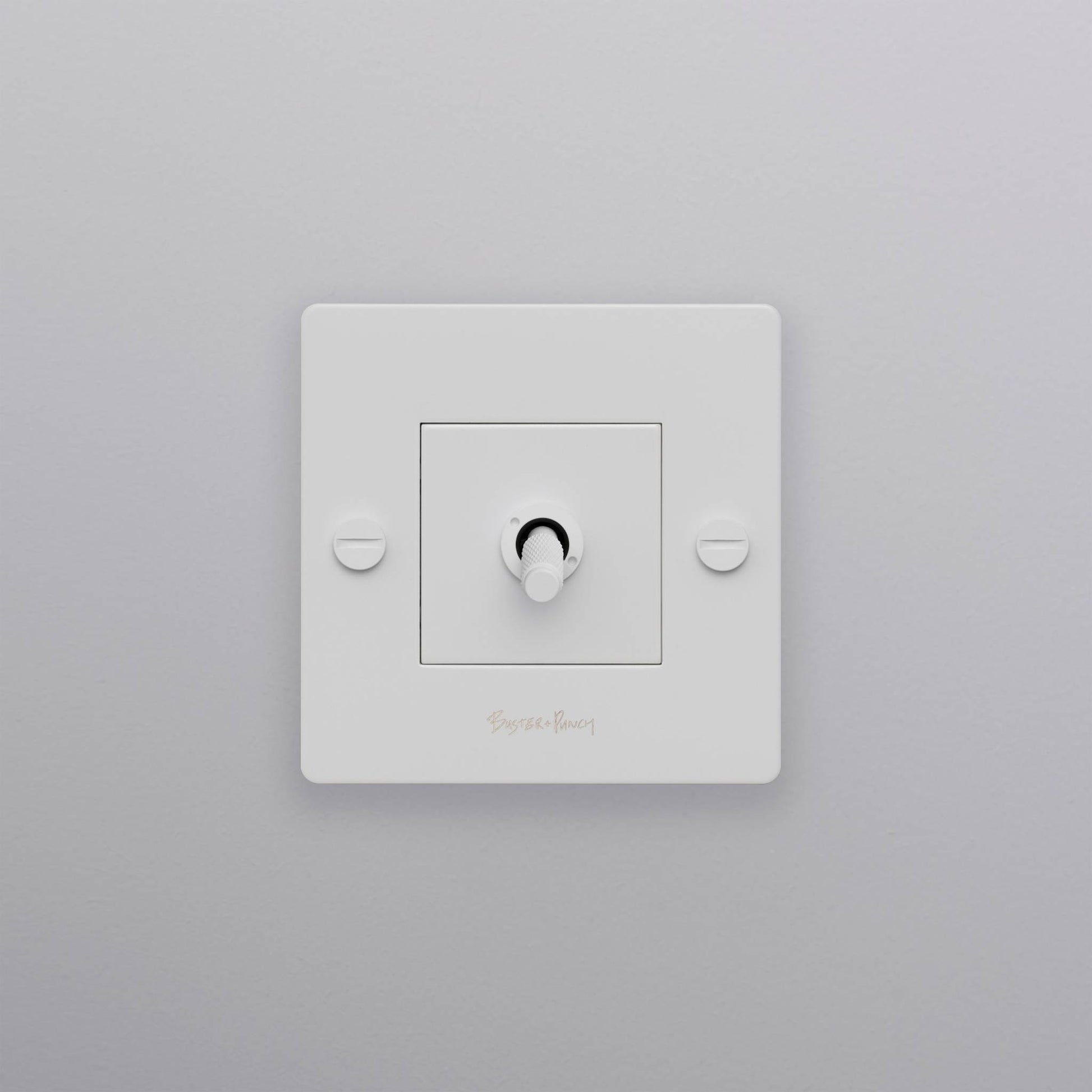 buster + punch | lichtschakelaar 1-voudige tuimelschakelaar cross (met logo) | white zijaanzicht