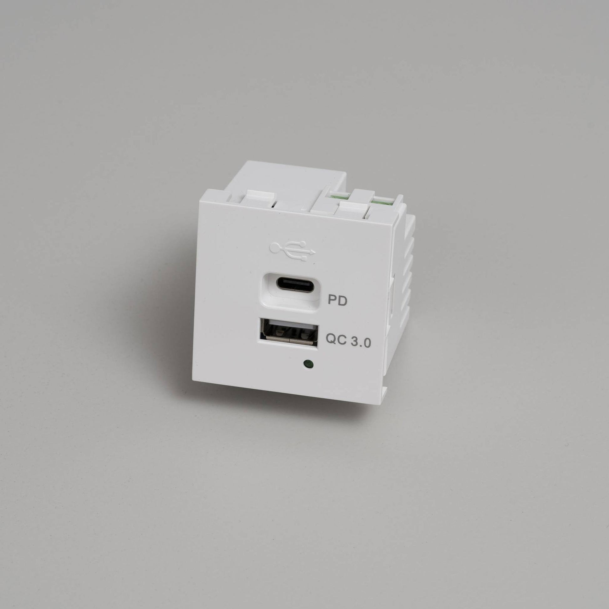 Buster + Punch | Stopcontact USB-module A+C Quickcharge (45 mm) | Wit