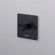 Buster + Punch | Dimmer Cross 2-weg (100W) | Zwart