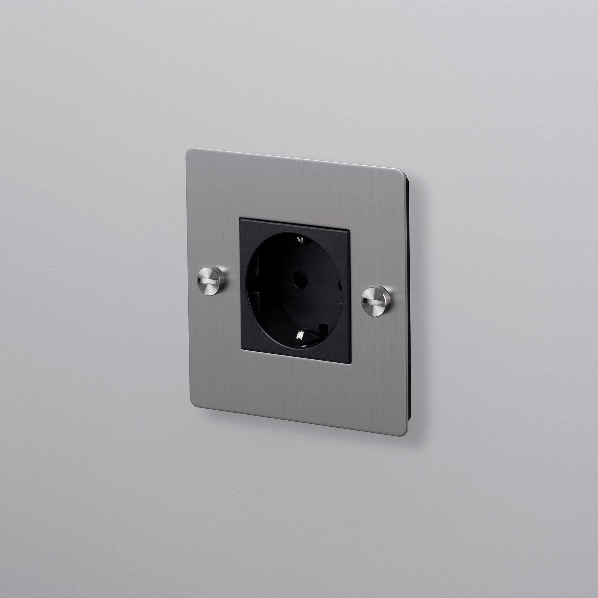 Buster + Punch | Stopcontact 1-voudig Schuko (kruis, zonder logo) | Zilver