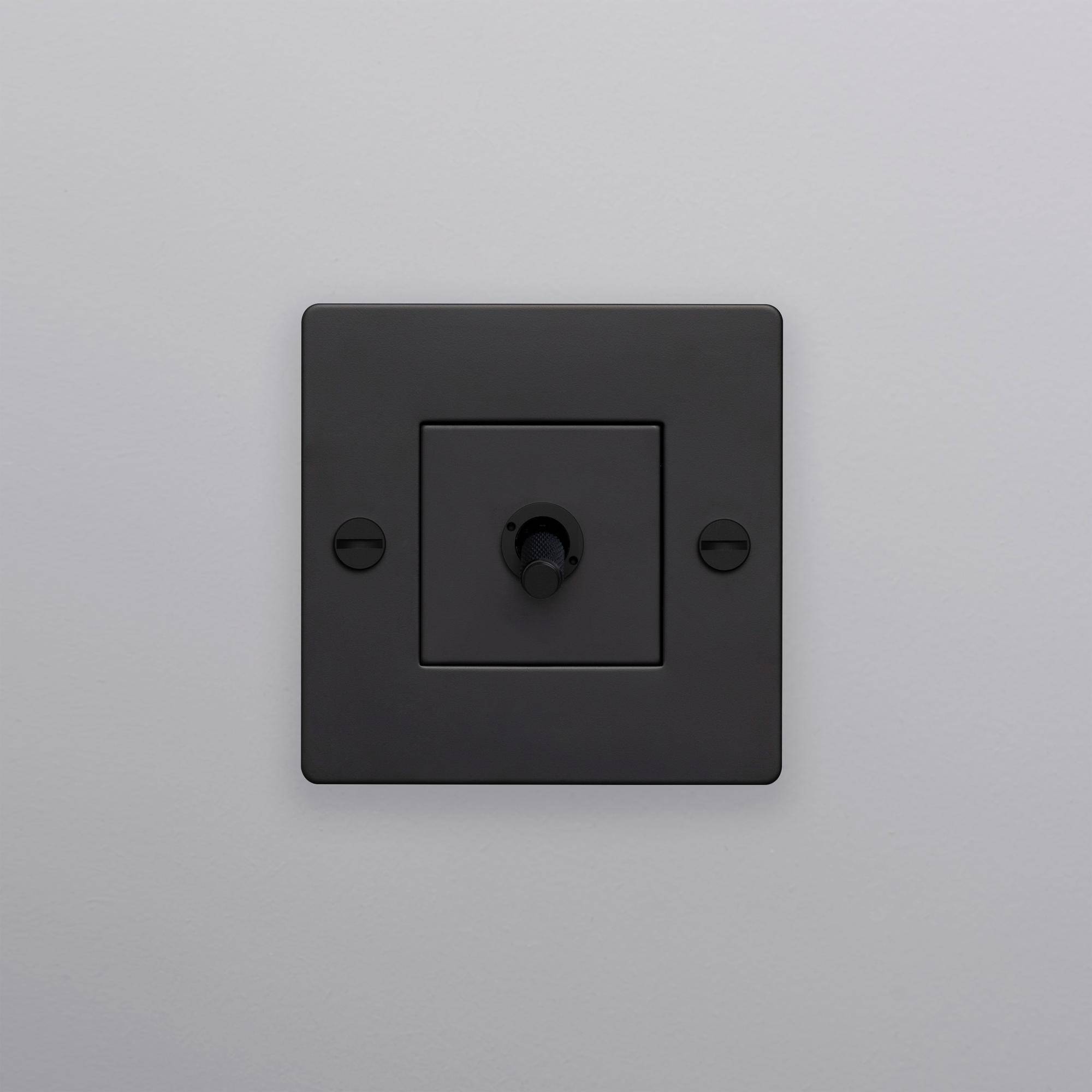 buster + punch | lichtschakelaar 1-voudige tuimelschakelaar cross (zonder logo) | black zijaanzicht
