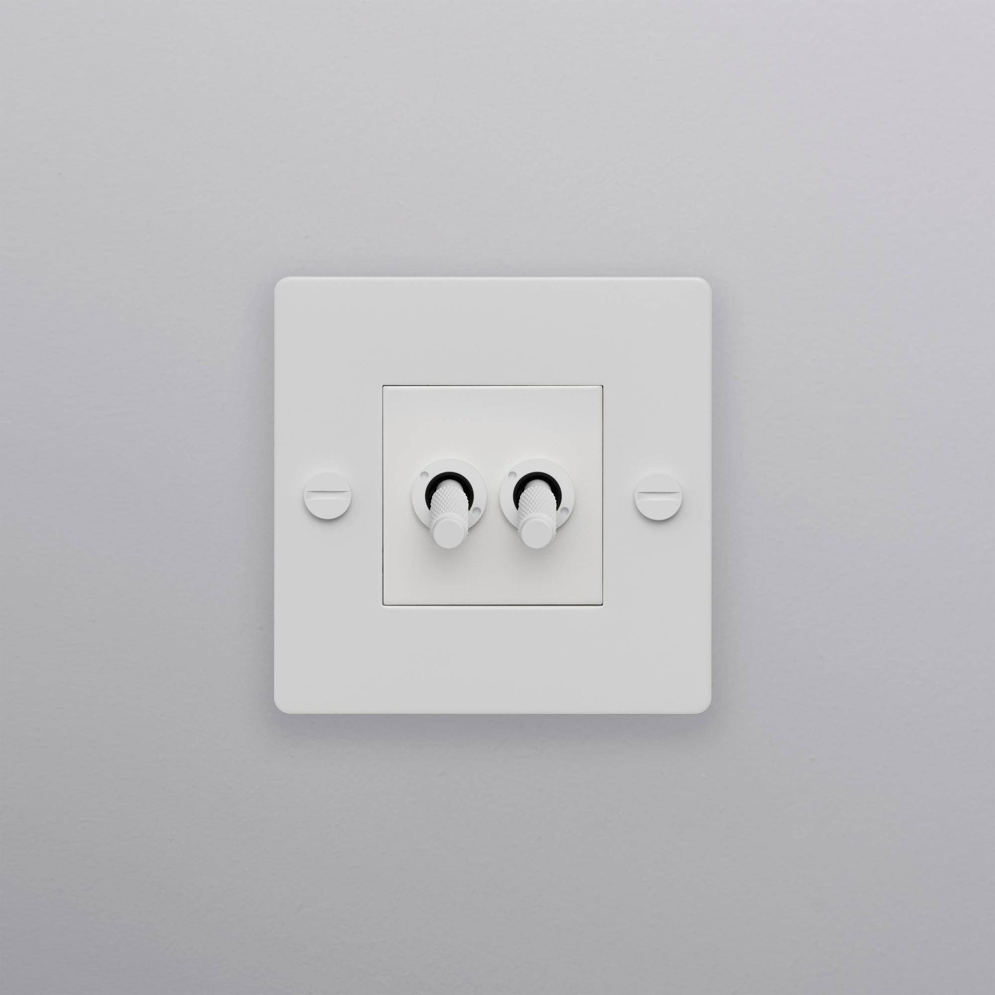 buster + punch | lichtschakelaar 1-voudig dubbele tuimelschakelaar (zonder logo) | white zijaanzicht