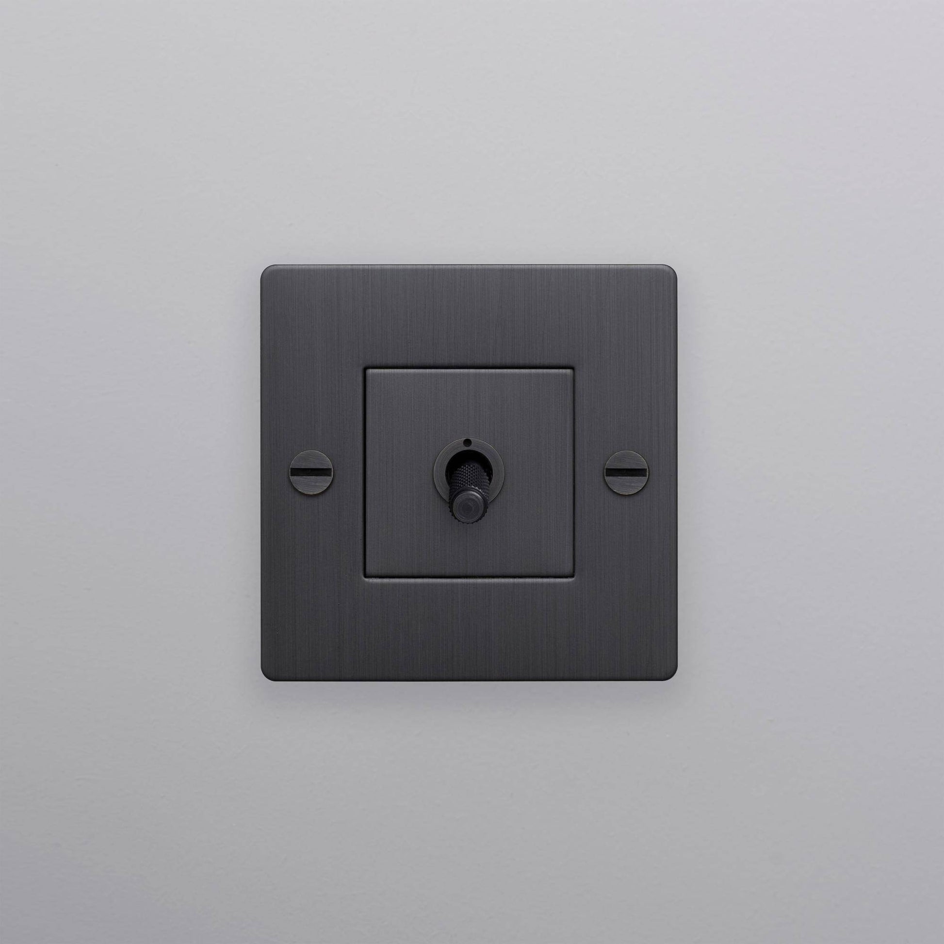 buster + punch | lichtschakelaar 1-voudige tuimelschakelaar cross (zonder logo) | smoked bronze zijaanzicht