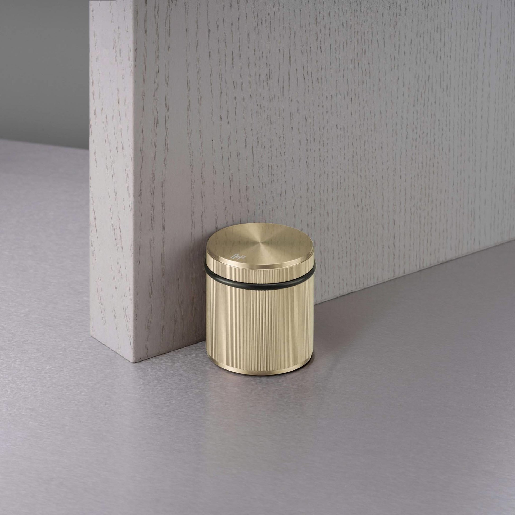buster + punch linear | deurstopper vrijstaand | goud