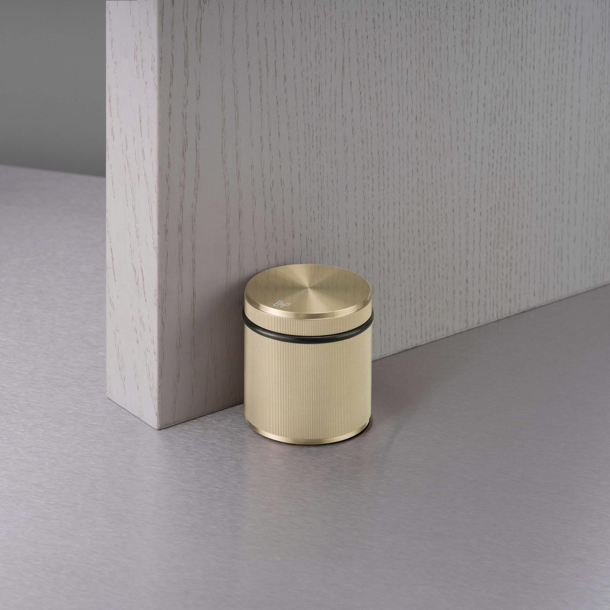 buster + punch linear | deurstopper vrijstaand | goud