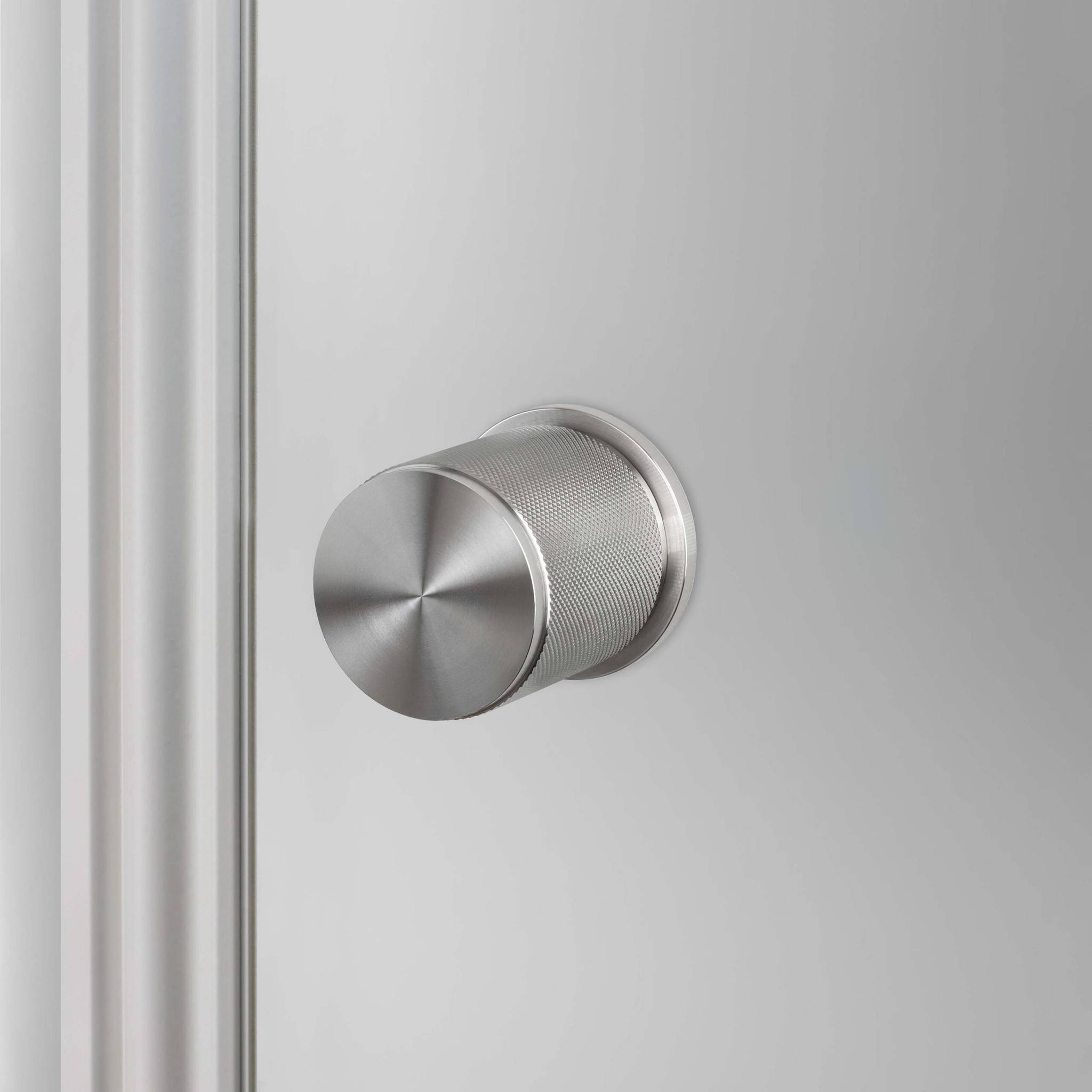 buster + punch cross | deurknop op rozet (draaibaar) | steel