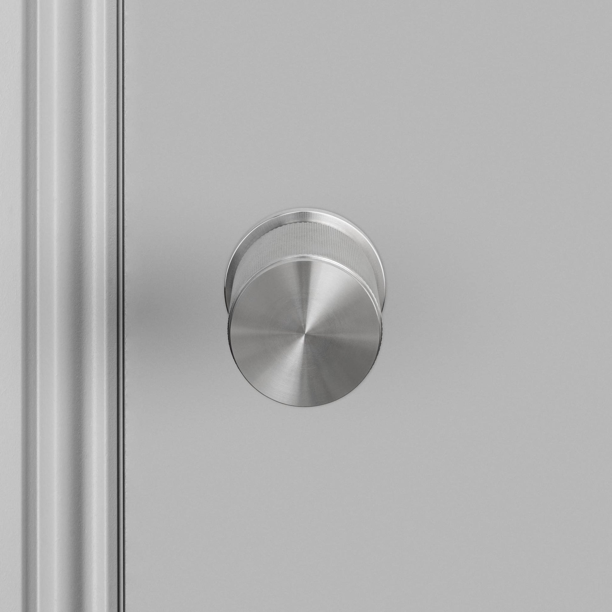 buster + punch cross | deurknop op rozet (draaibaar) | steel