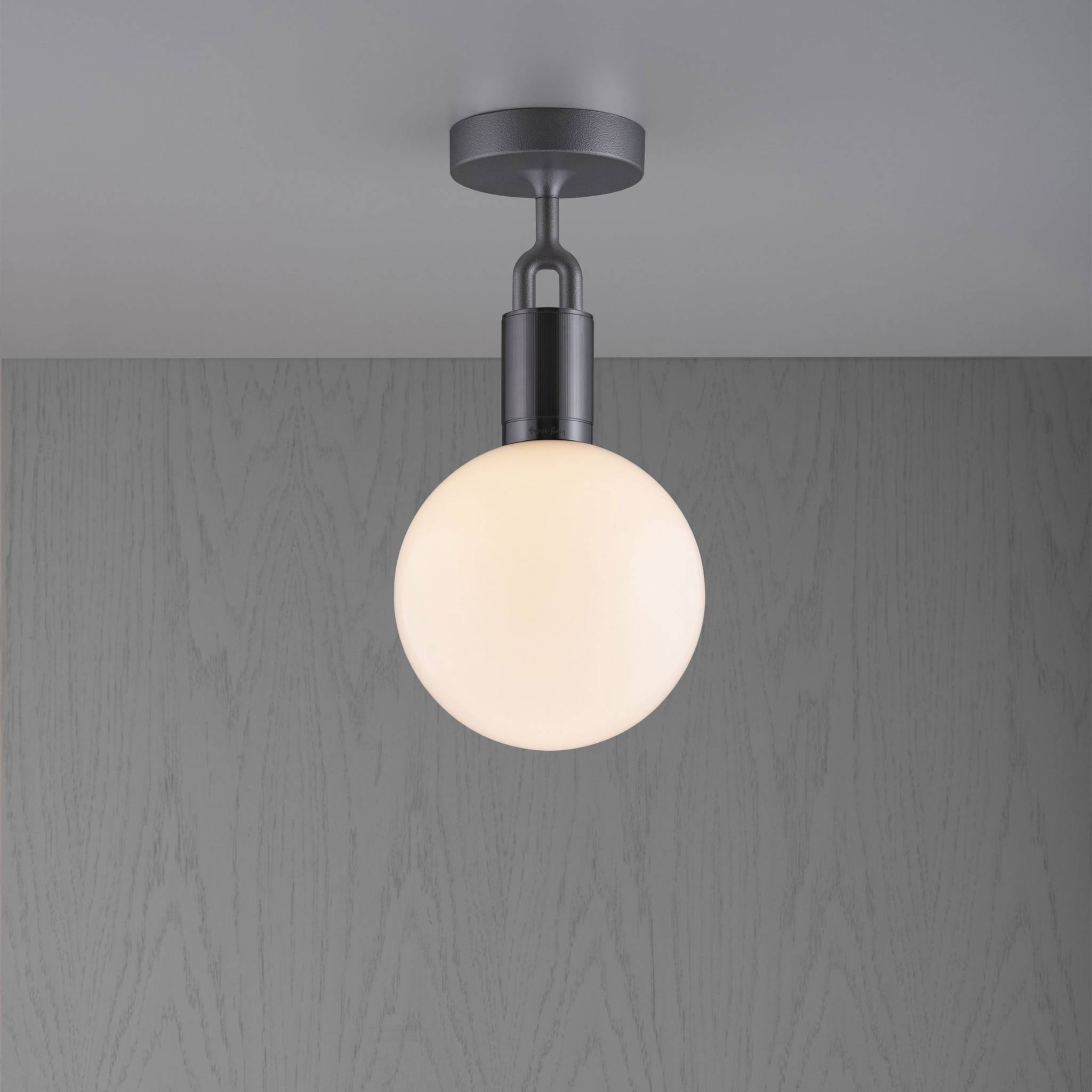 Buster + Punch Forked Ceiling | Plafondlamp Globe Opal | Gun Metal