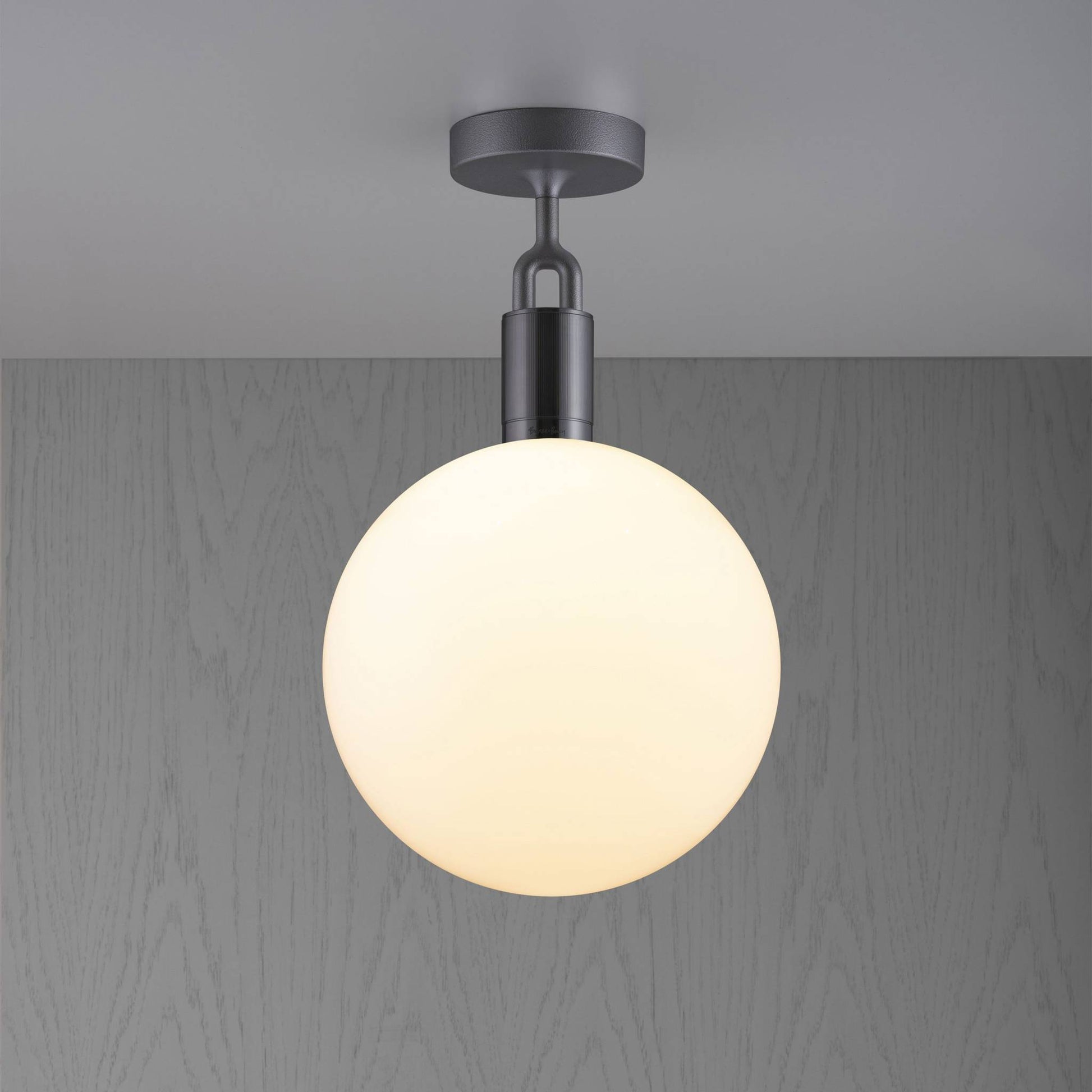 Buster + Punch Forked Ceiling | Plafondlamp Globe Opal | Gun Metal