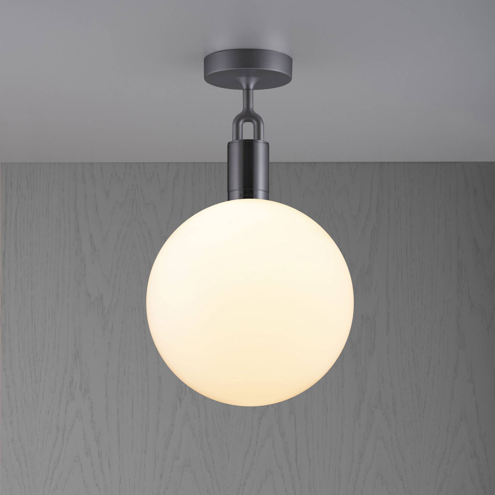 Buster + Punch Forked Ceiling | Plafondlamp Globe Opal | Gun Metal