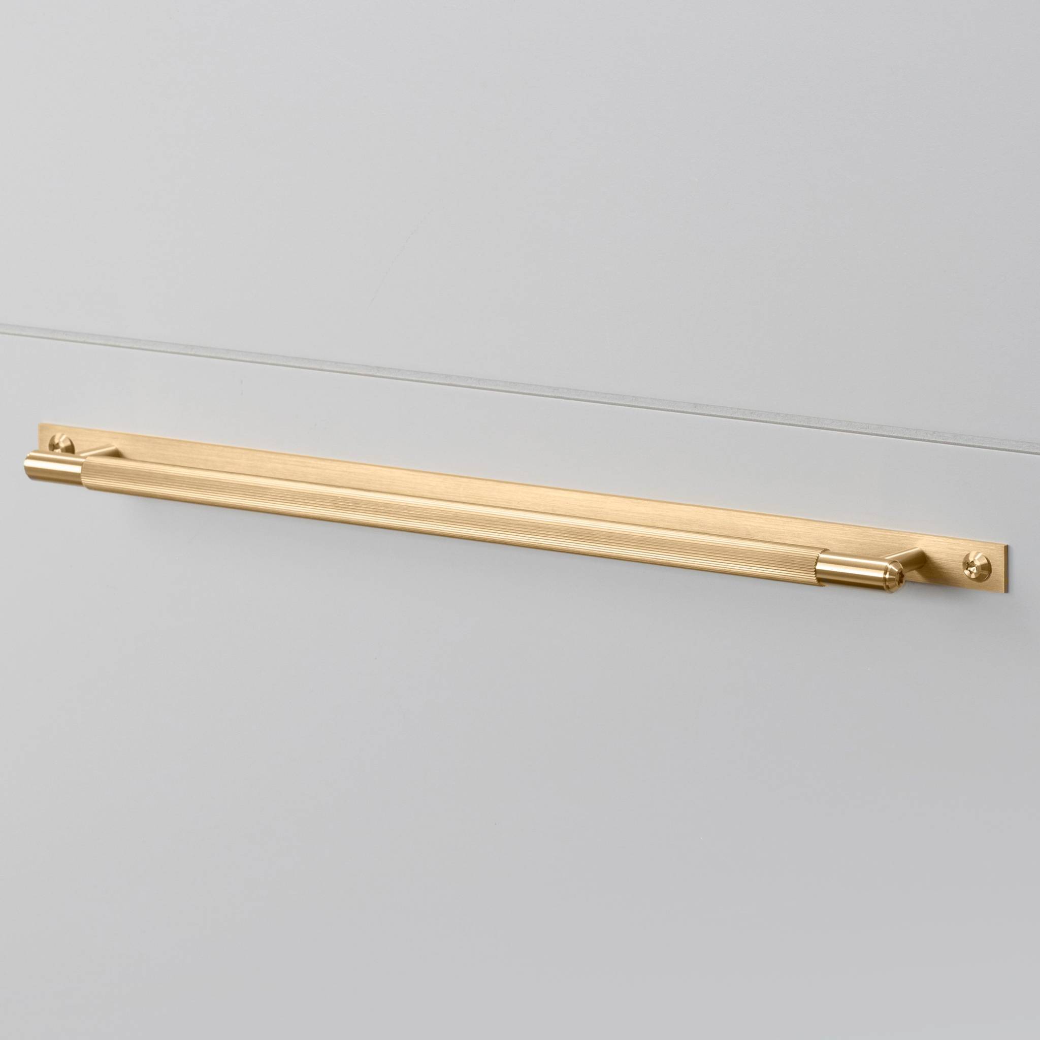 buster + punch linear | meubelgreep op rozet | goud