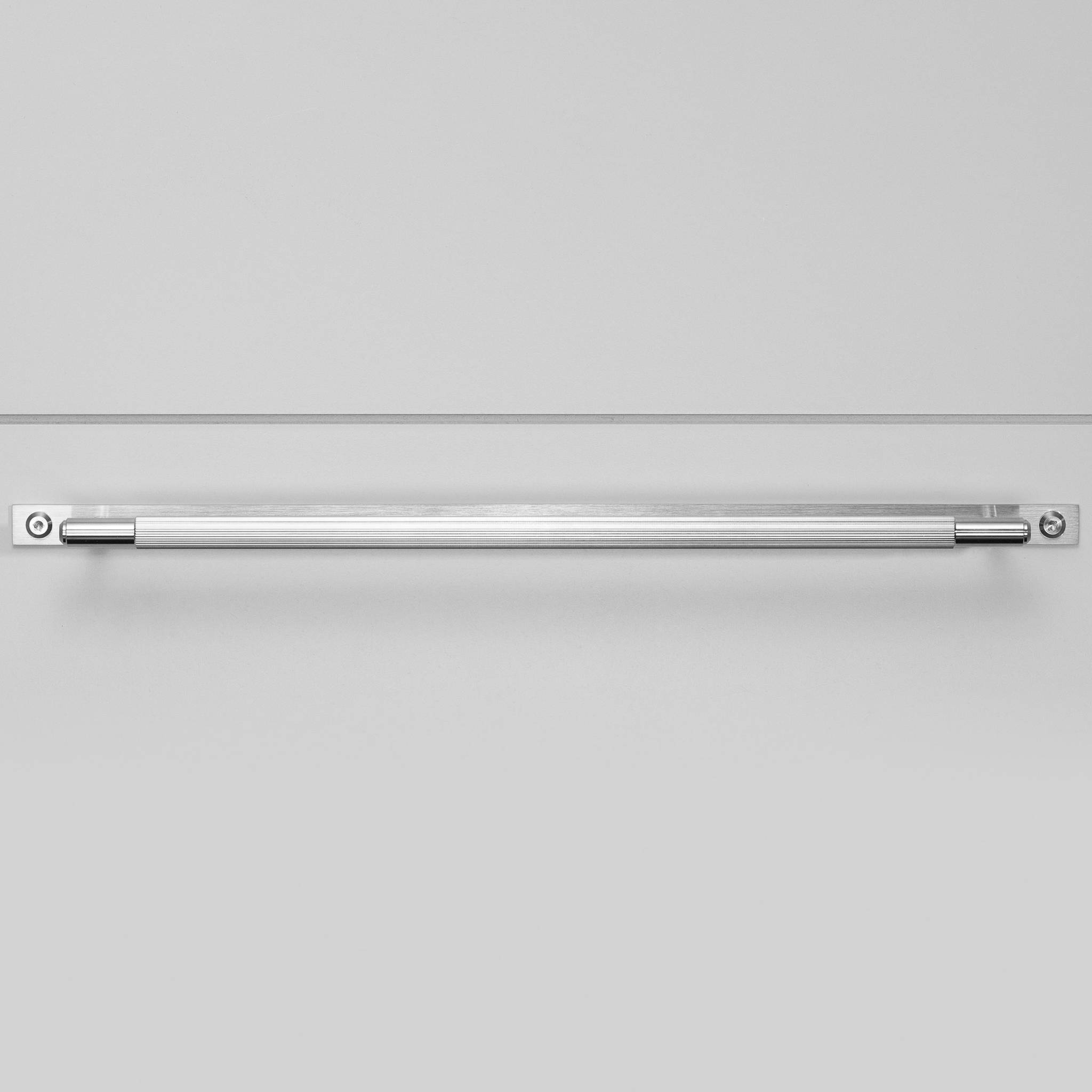 buster + punch linear | meubelgreep op rozet | steel