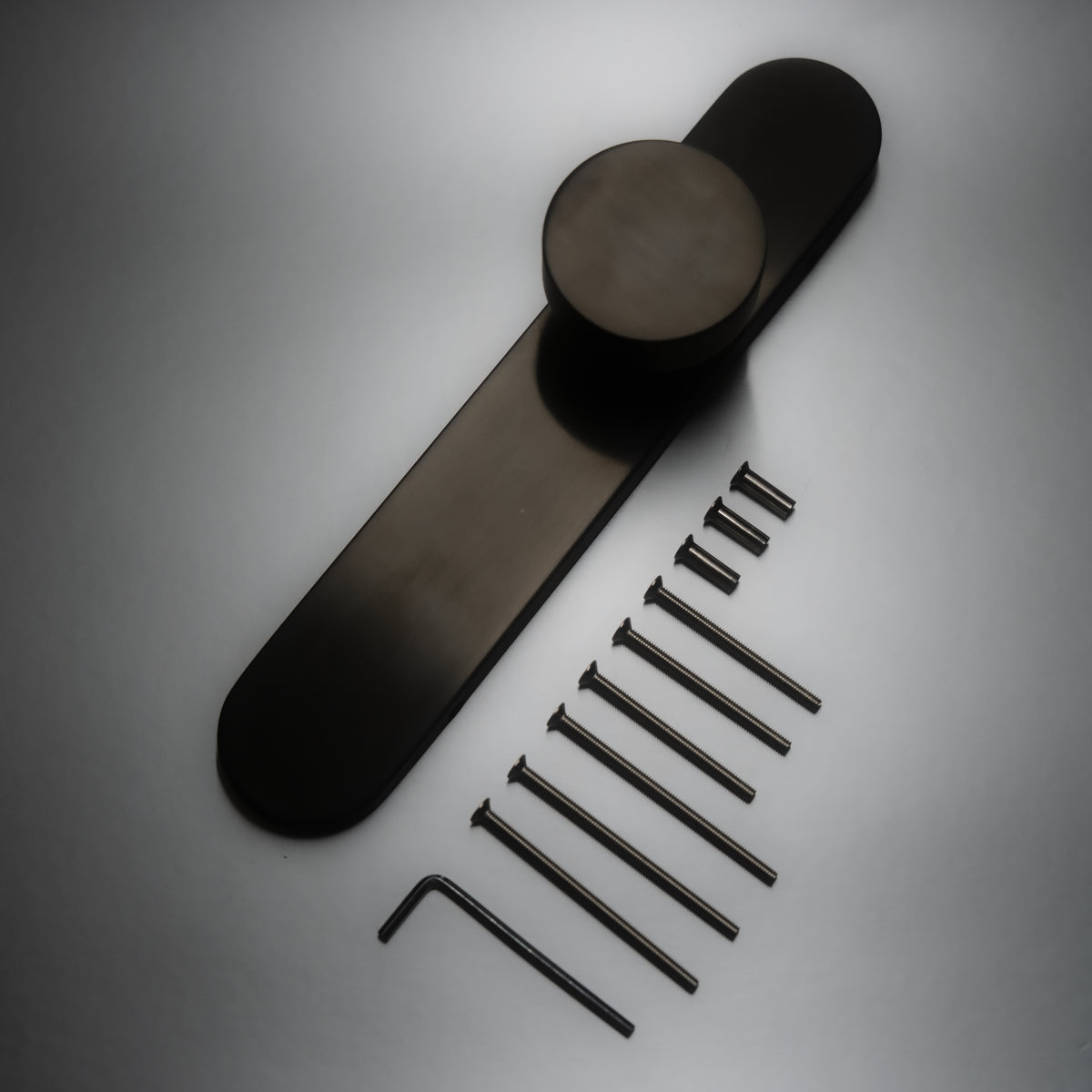 Griff Meister Deurknop Gunmetal Op ovaal schild Blind – sfeerfoto