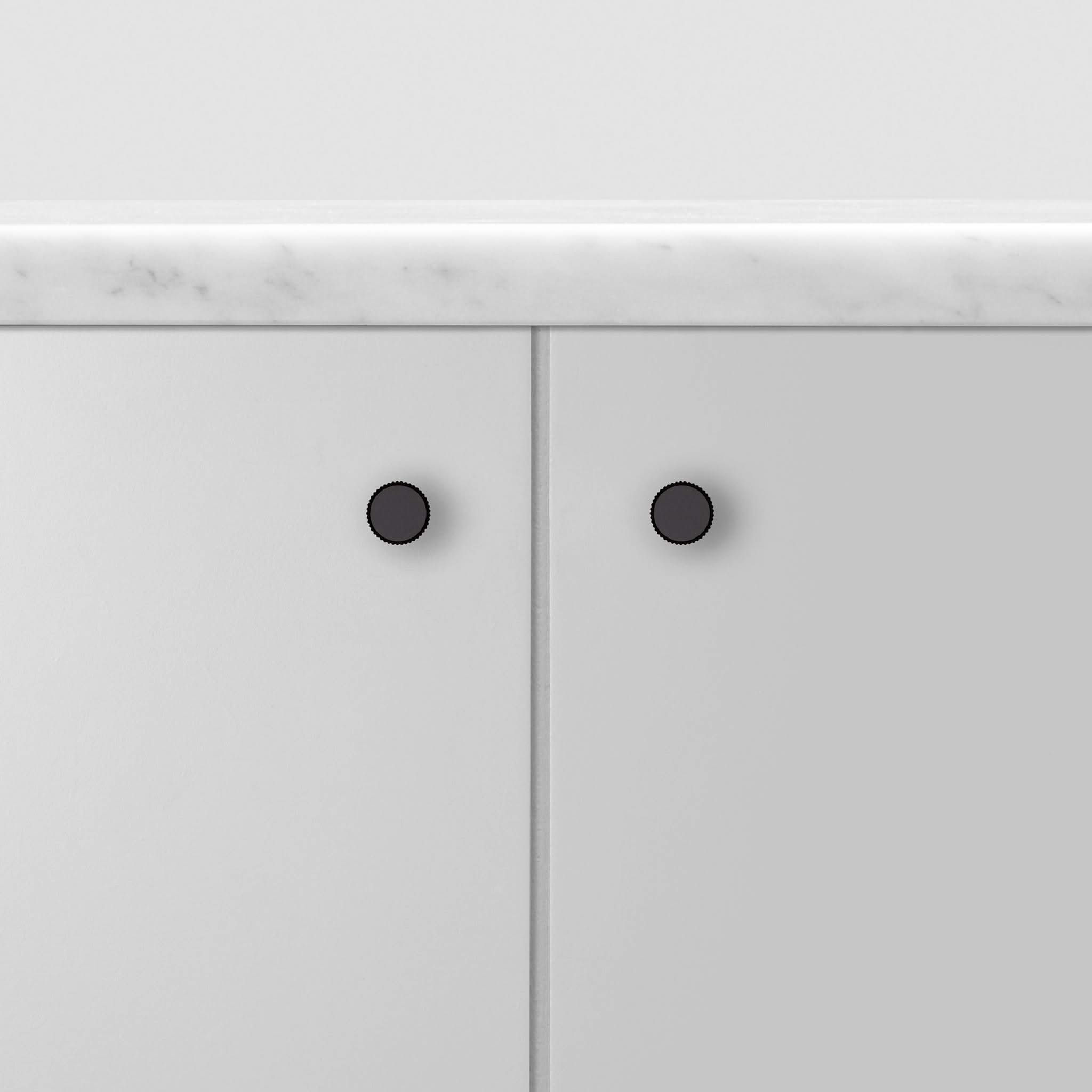 buster + punch linear | meubelknop | black