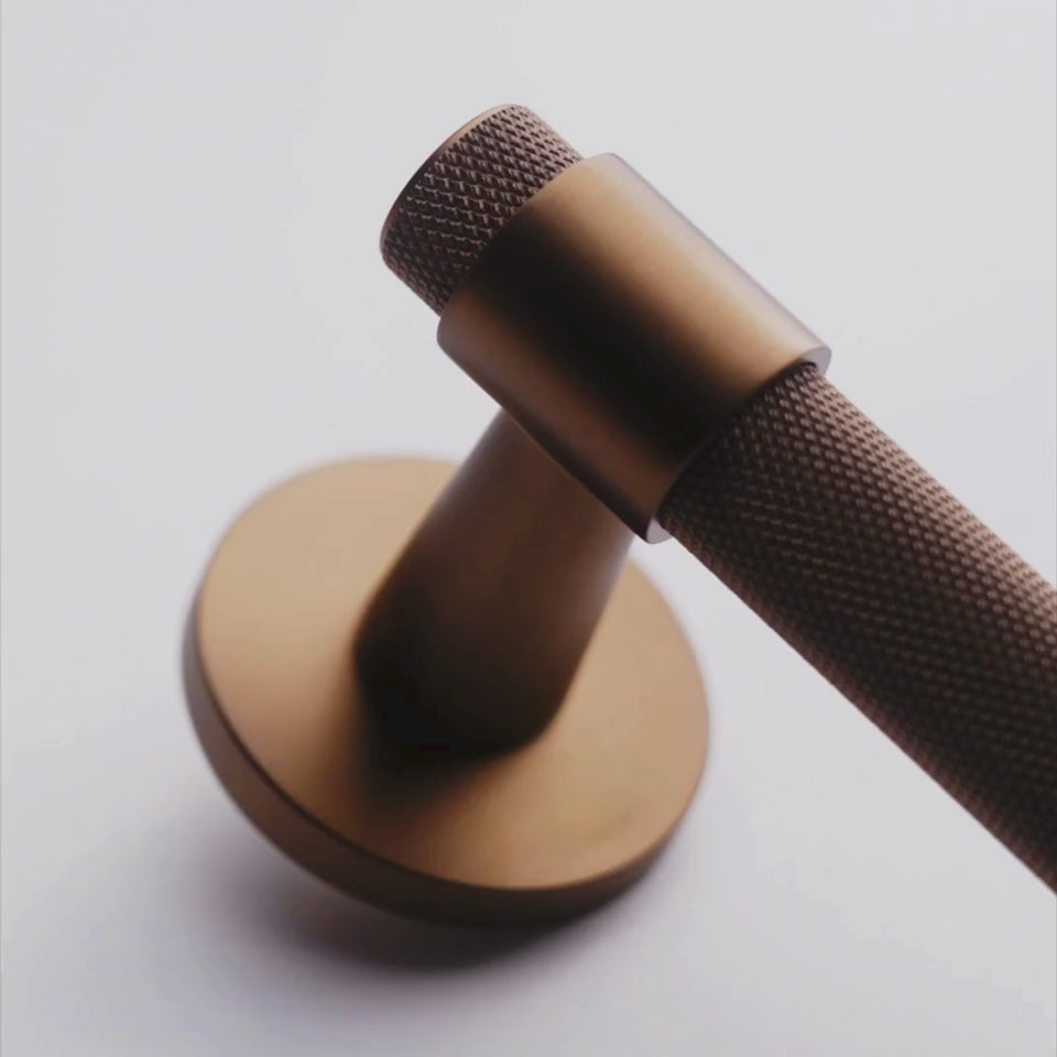 Video laden: Stile | deurklinken Goya 53x7mm | Licht brons