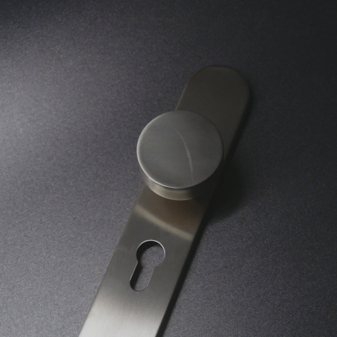 Video laden: Griff Meister Deurknop Champagne PVD Op ovaal schild PC55 – productvideo