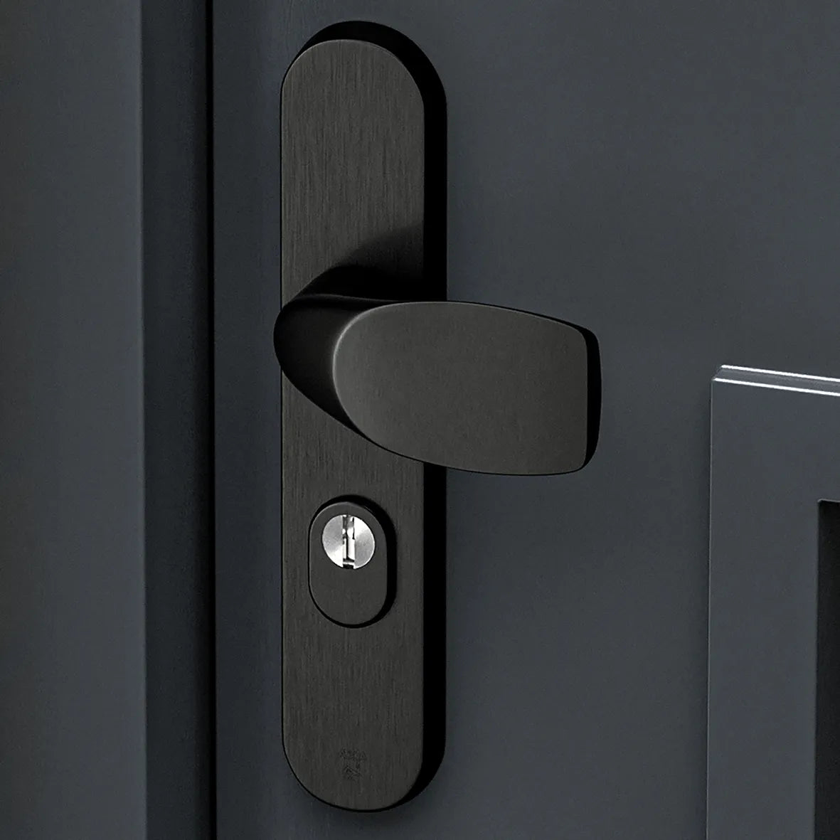 AXA Oval Plus veiligheidsbeslag Wing-knop en U-kruk PC72 zwart gemonteerd op voordeur