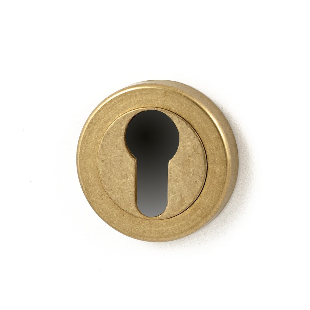 Hard Brass cilinderrozet Nika getrommeld messing – vooraanzicht