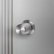 buster + punch linear | deurknop op rozet (draaibaar) | steel