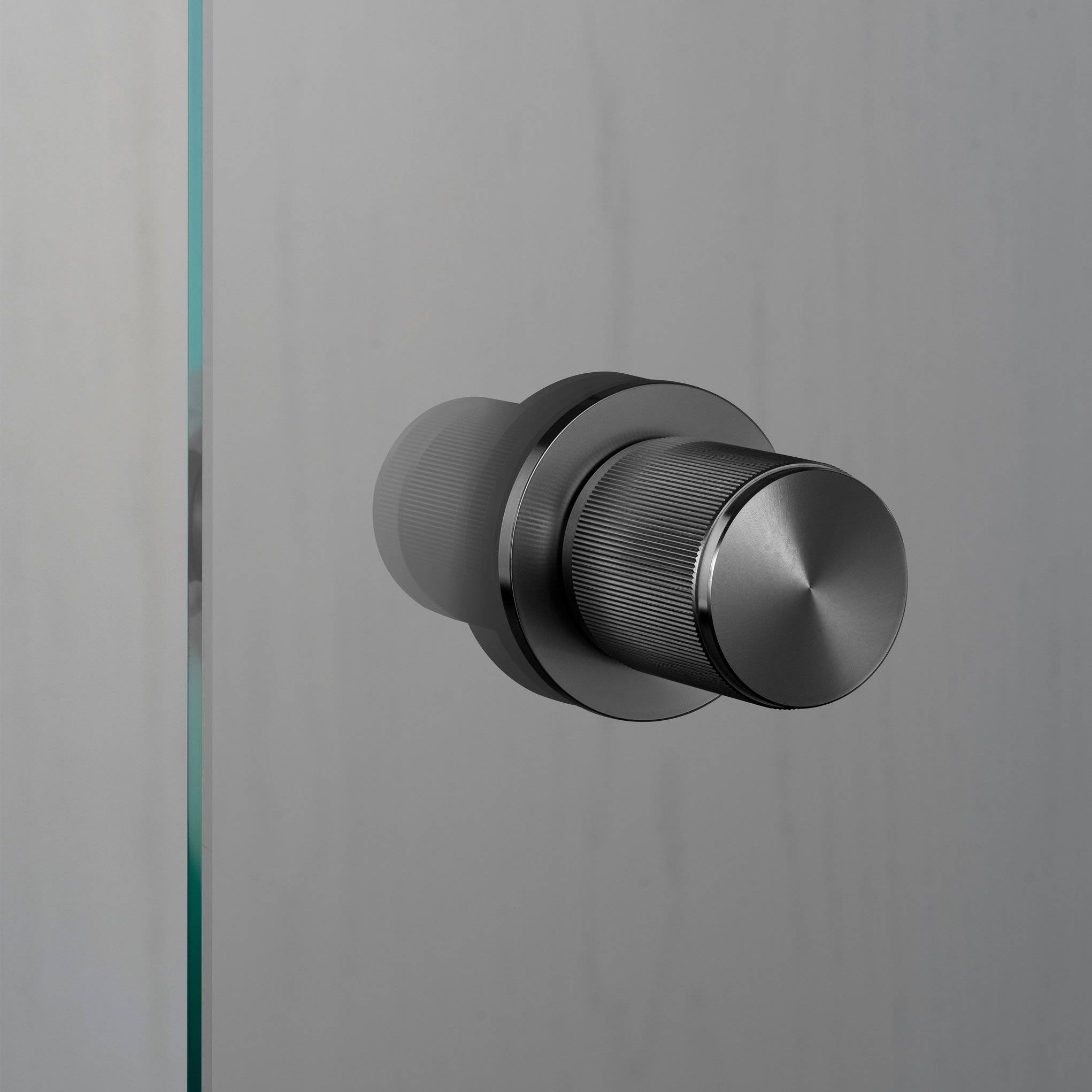 buster + punch linear | deurknop enkelzijdig (niet draaibaar) | gun metal