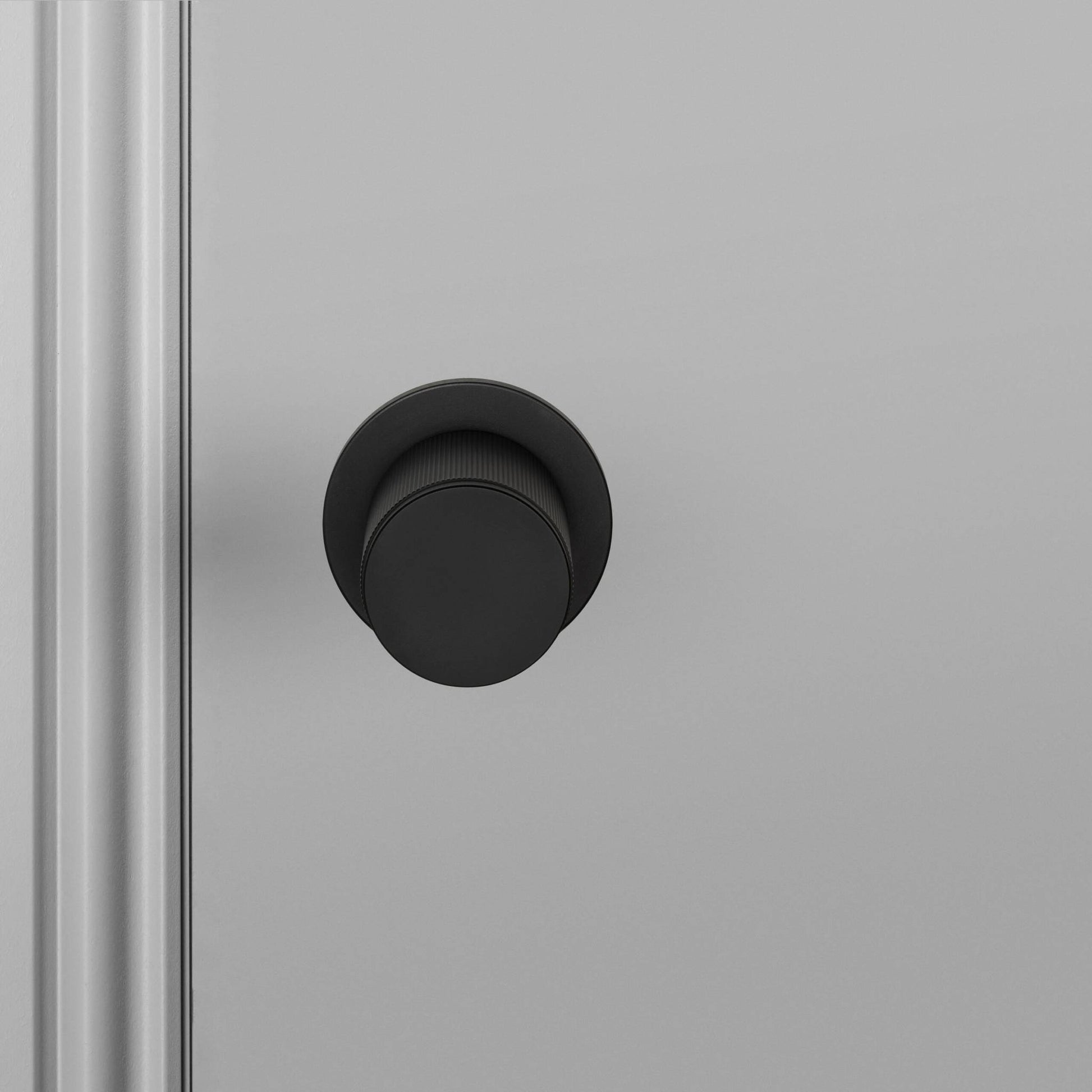 buster + punch linear | deurknop dubbelzijdig (niet draaibaar) | welders black