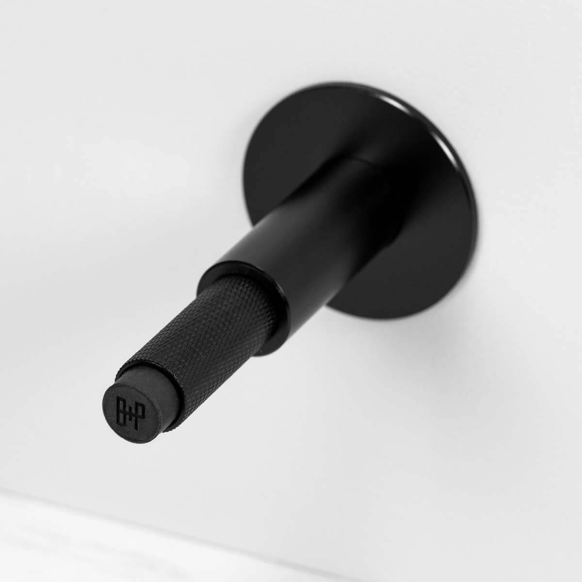 buster + punch cross | deurstopper wandmontage | black